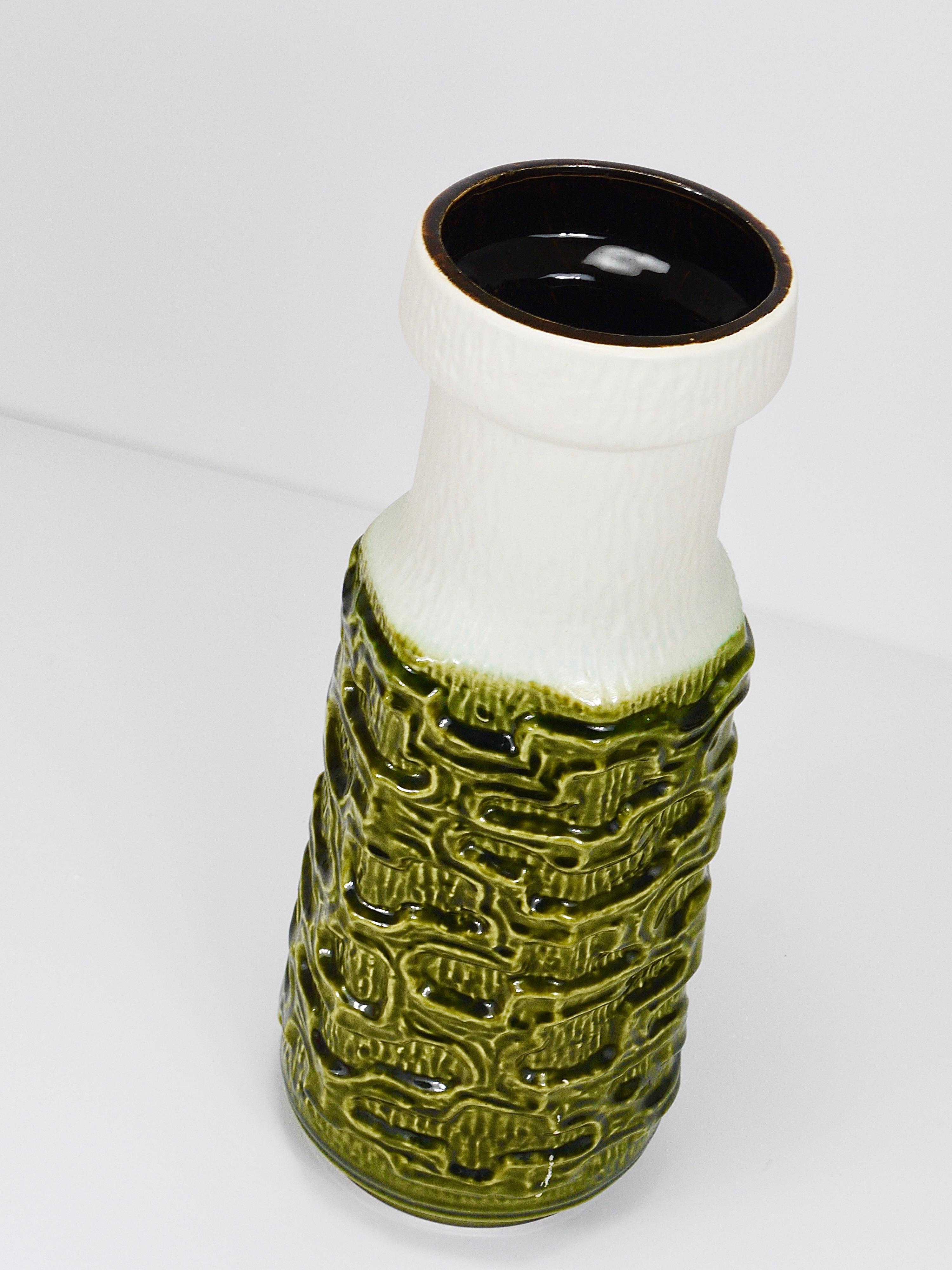 Tall Brutalist Op-Art Green & White Terracotta Floor Vase, Austria, 1970s For Sale 4