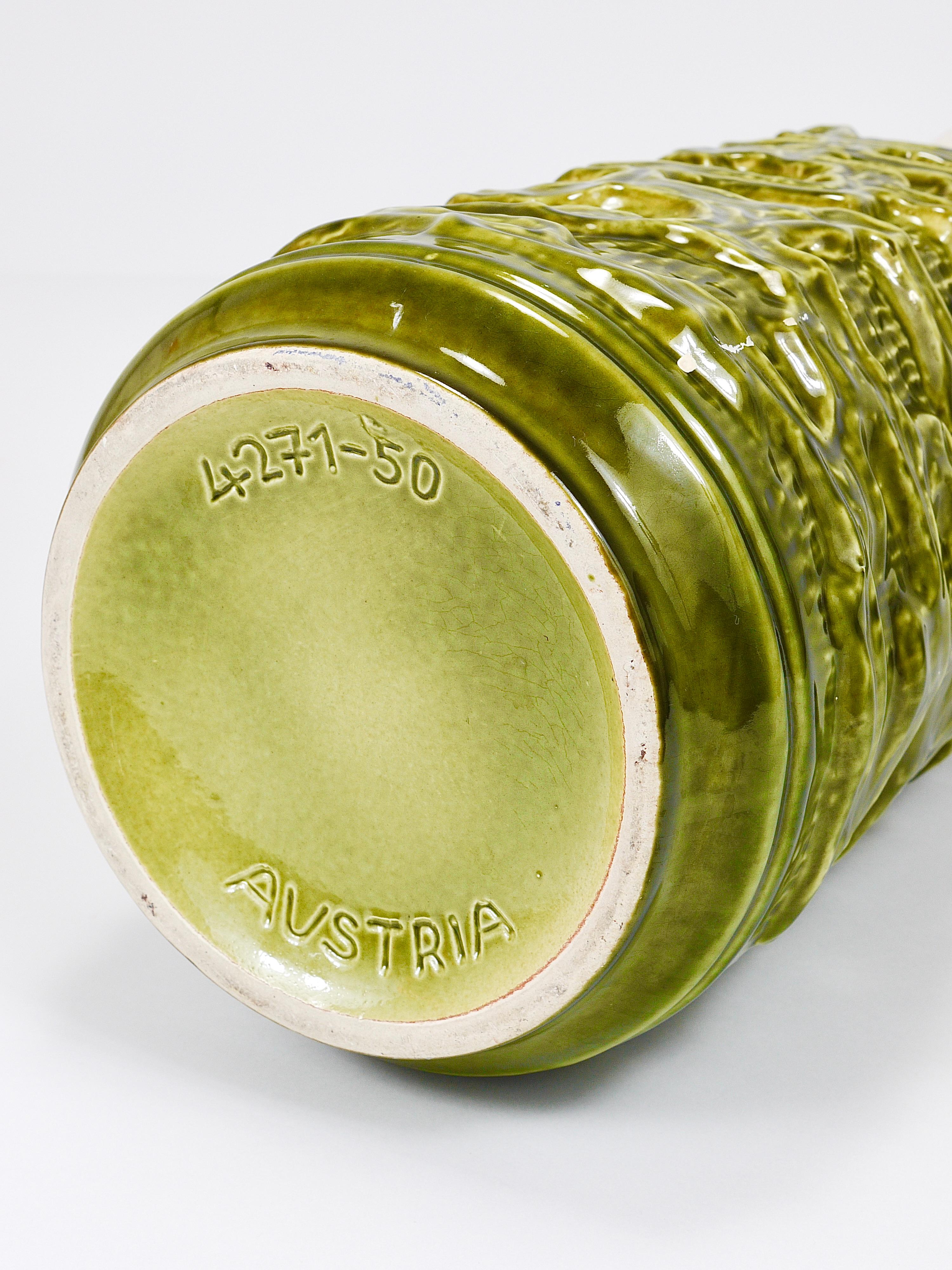 Tall Brutalist Op-Art Green & White Terracotta Floor Vase, Austria, 1970s For Sale 2