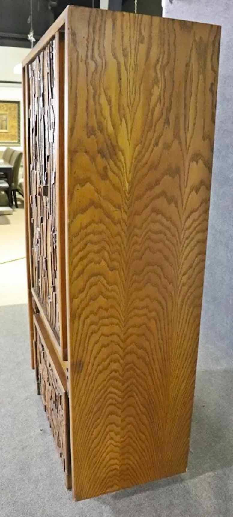 Grande armoire brutaliste de Lane Bon état - En vente à Brooklyn, NY