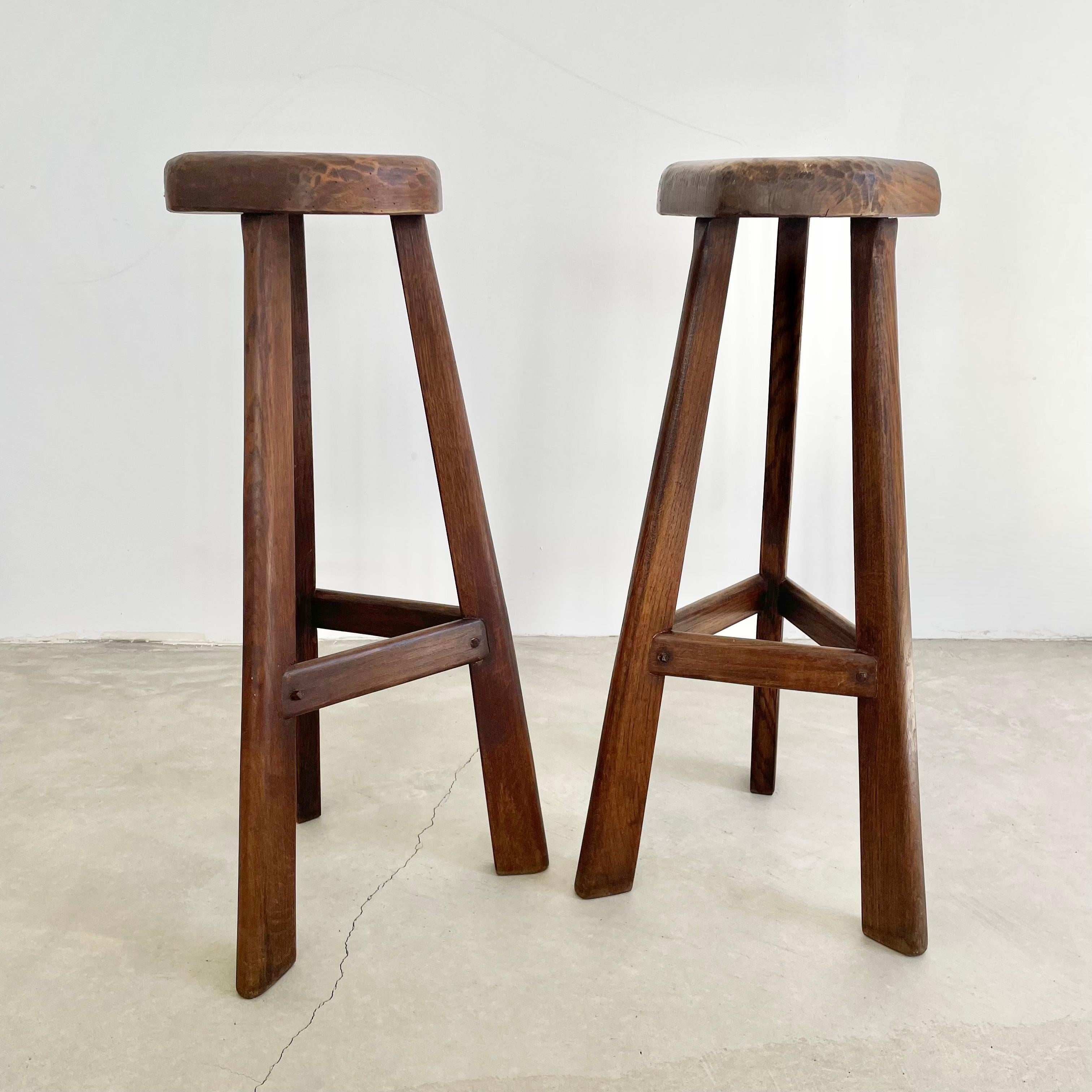 Pair of Tall Brutalist Wood Stools, 1960s France In Good Condition For Sale In Los Angeles, CA