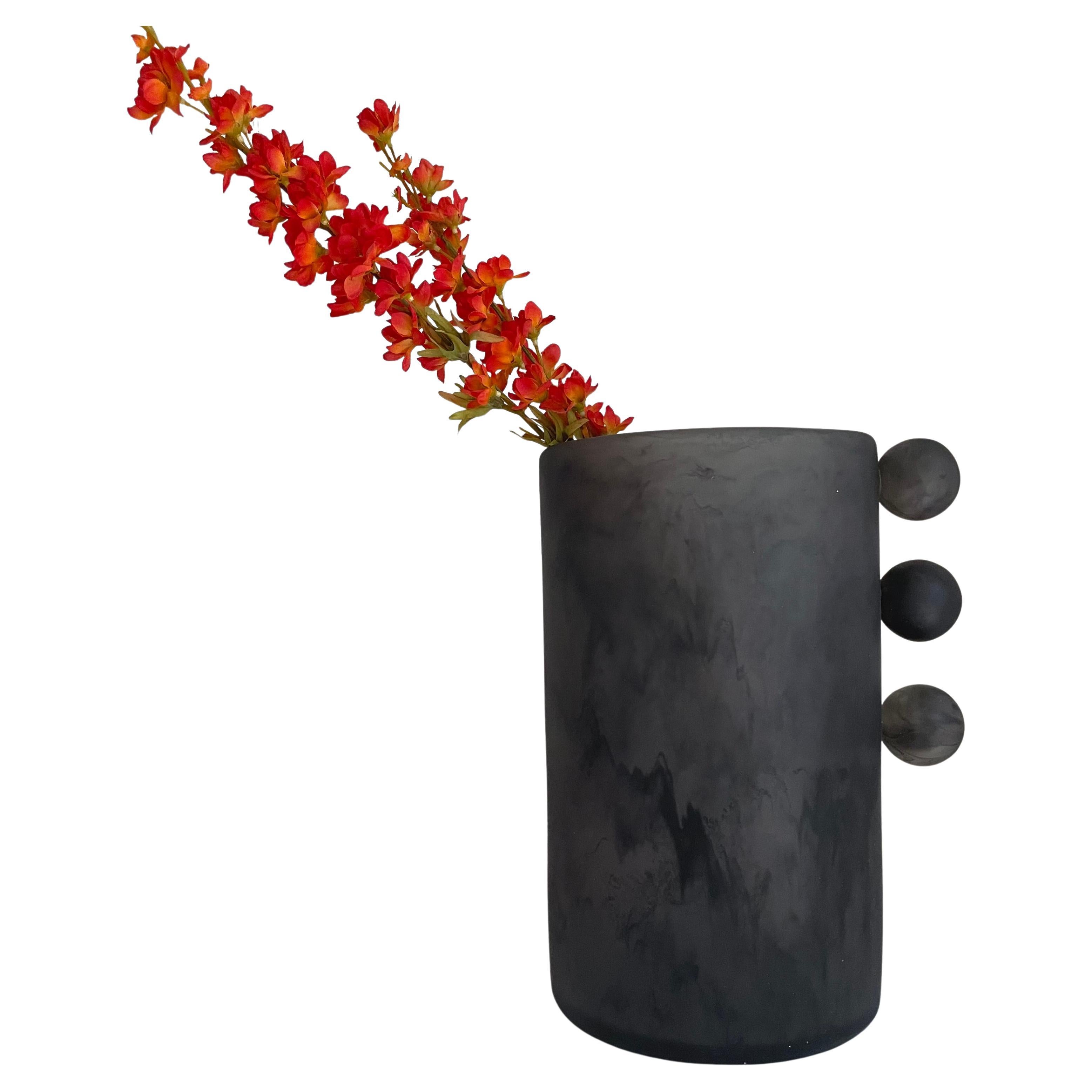 Grand vase à bulles en résine texturée noire de Paola Valle en vente