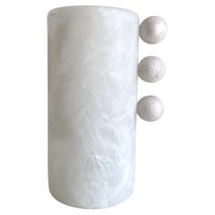 Grand vase à bulles en résine texturée blanche de Paola Valle