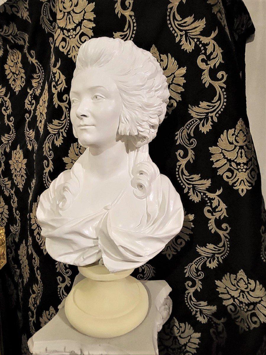 Very tall elegant Bust in Patinated plaster, representing a noble French Lady. Pedestal in Light Ivory color.
France, 19th Century.
63 cm high 
24.80 inches high.
 