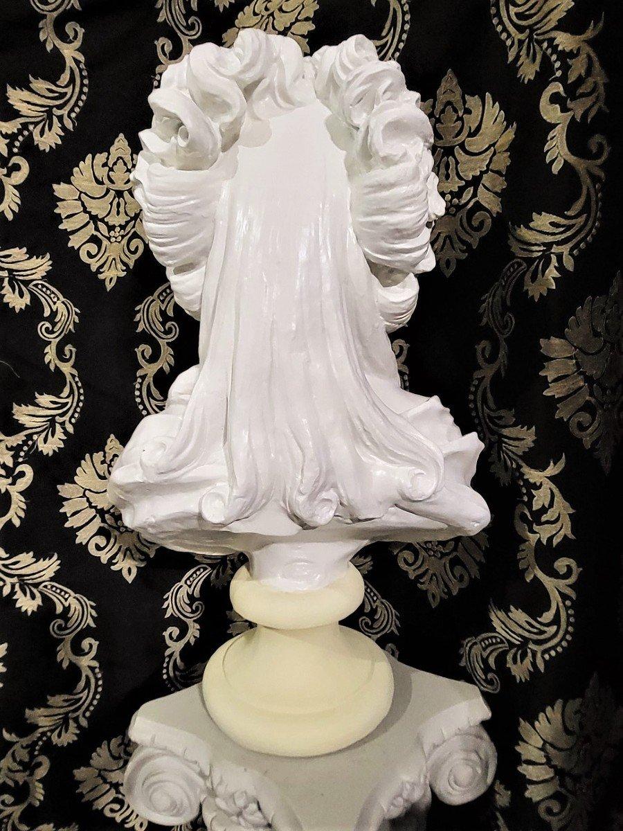 Tall Bust of a Noble French Lady, France 19th Century For Sale 2