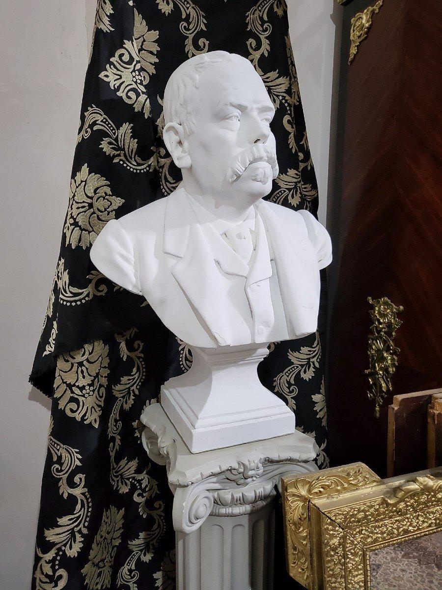 Tall Bust of a Noble Gentleman, France 19th Century In Good Condition For Sale In Paris, FR