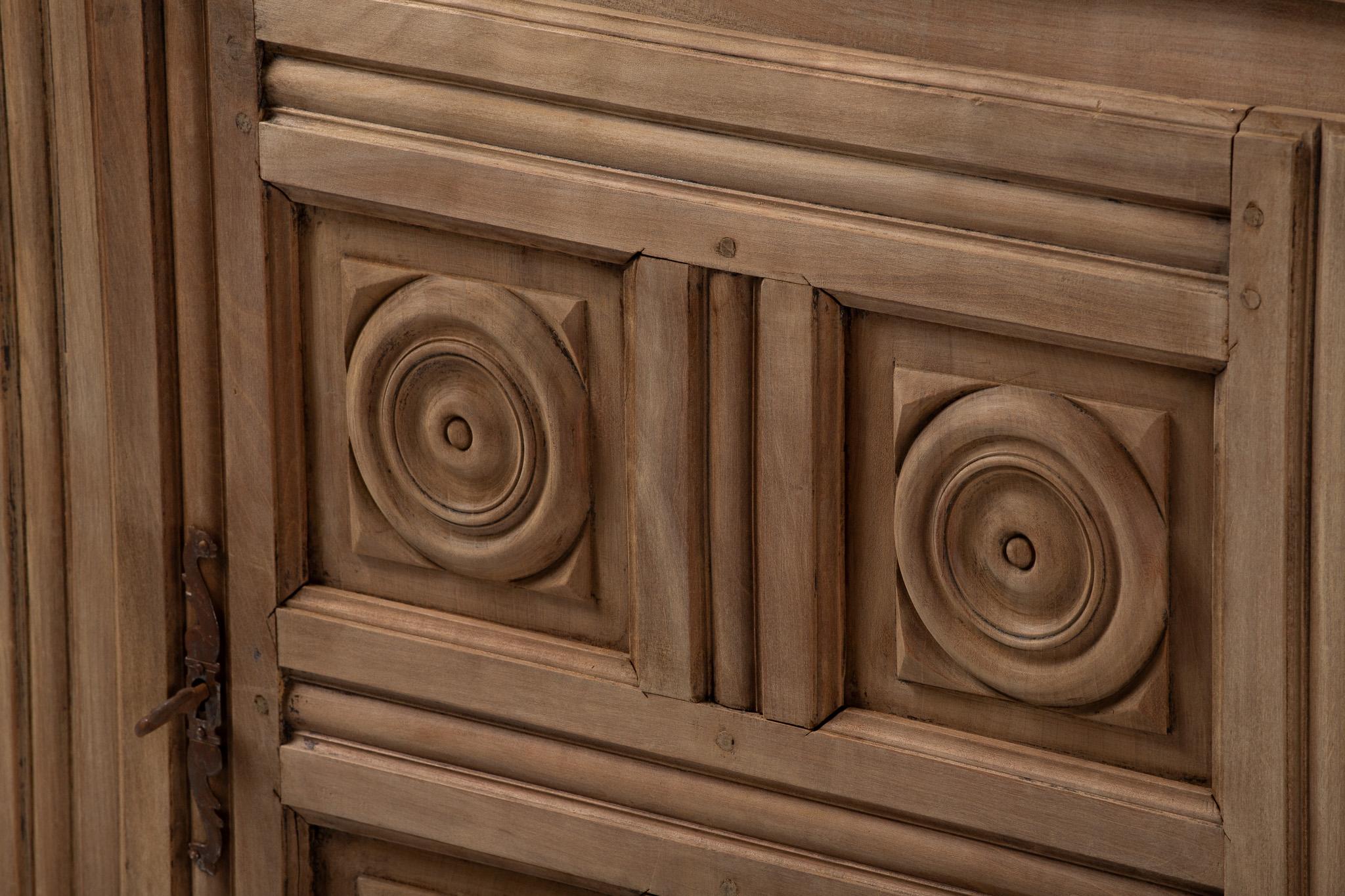 Tall Cabinet in Carved Oak, France, 20th Century For Sale 1