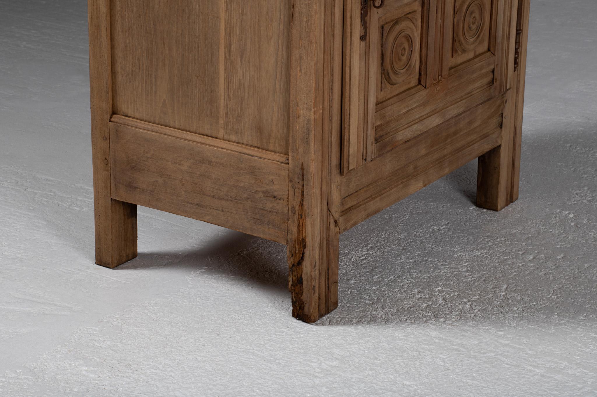 Tall Cabinet in Carved Oak, France, 20th Century For Sale 3