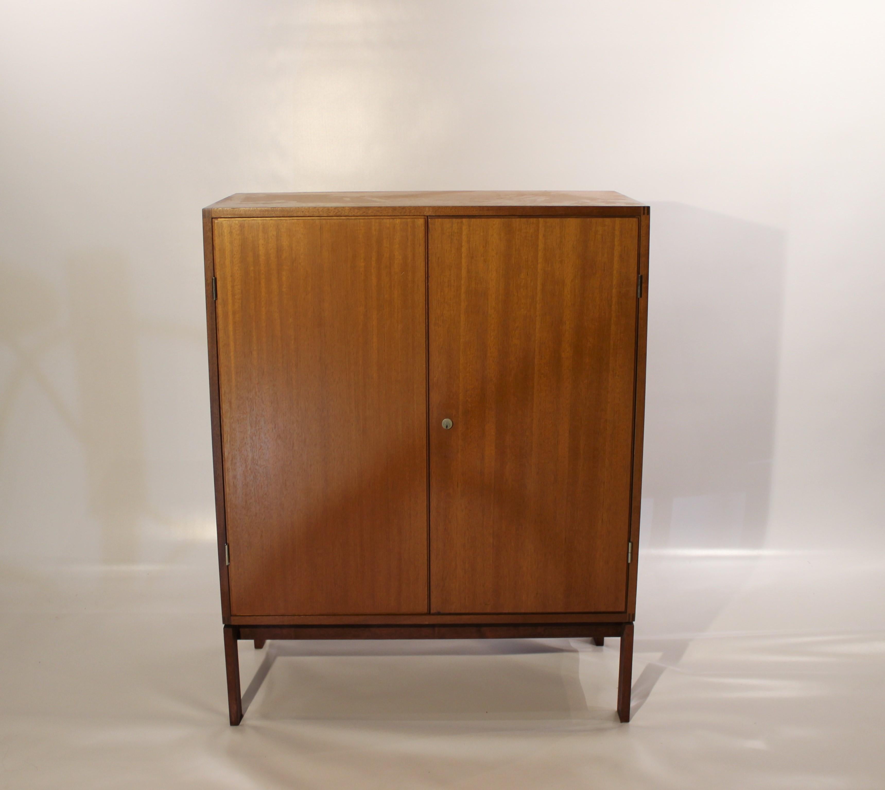 Tall cabinet in light mahogany, model M40, designed by Henning Jensen and Torben Waleur and manufactured by Munch Denmark in the 1960s. We have 3 pieces in stock.