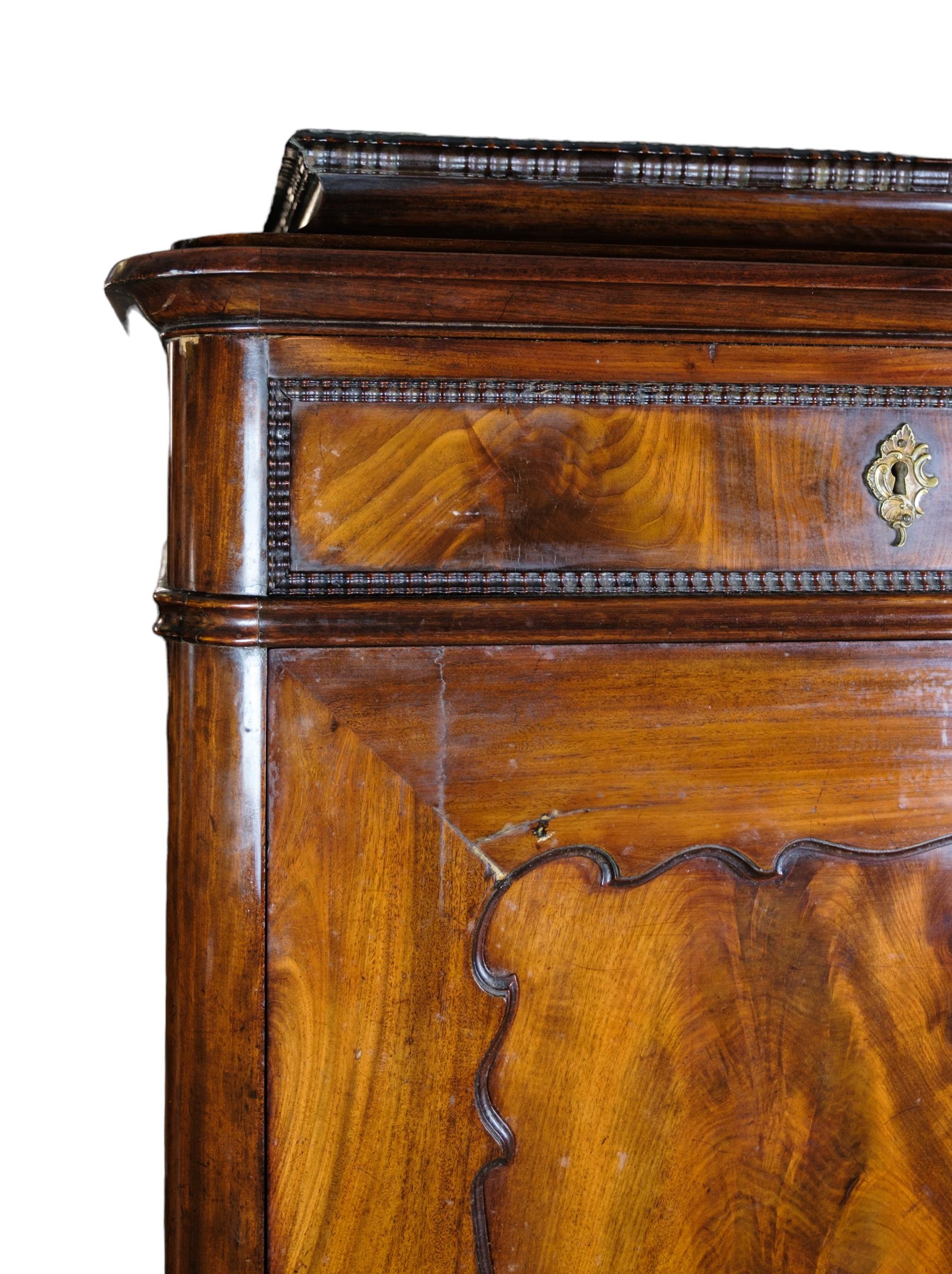 Tall Cabinet in Polished Mahogany from the 1850s For Sale 2