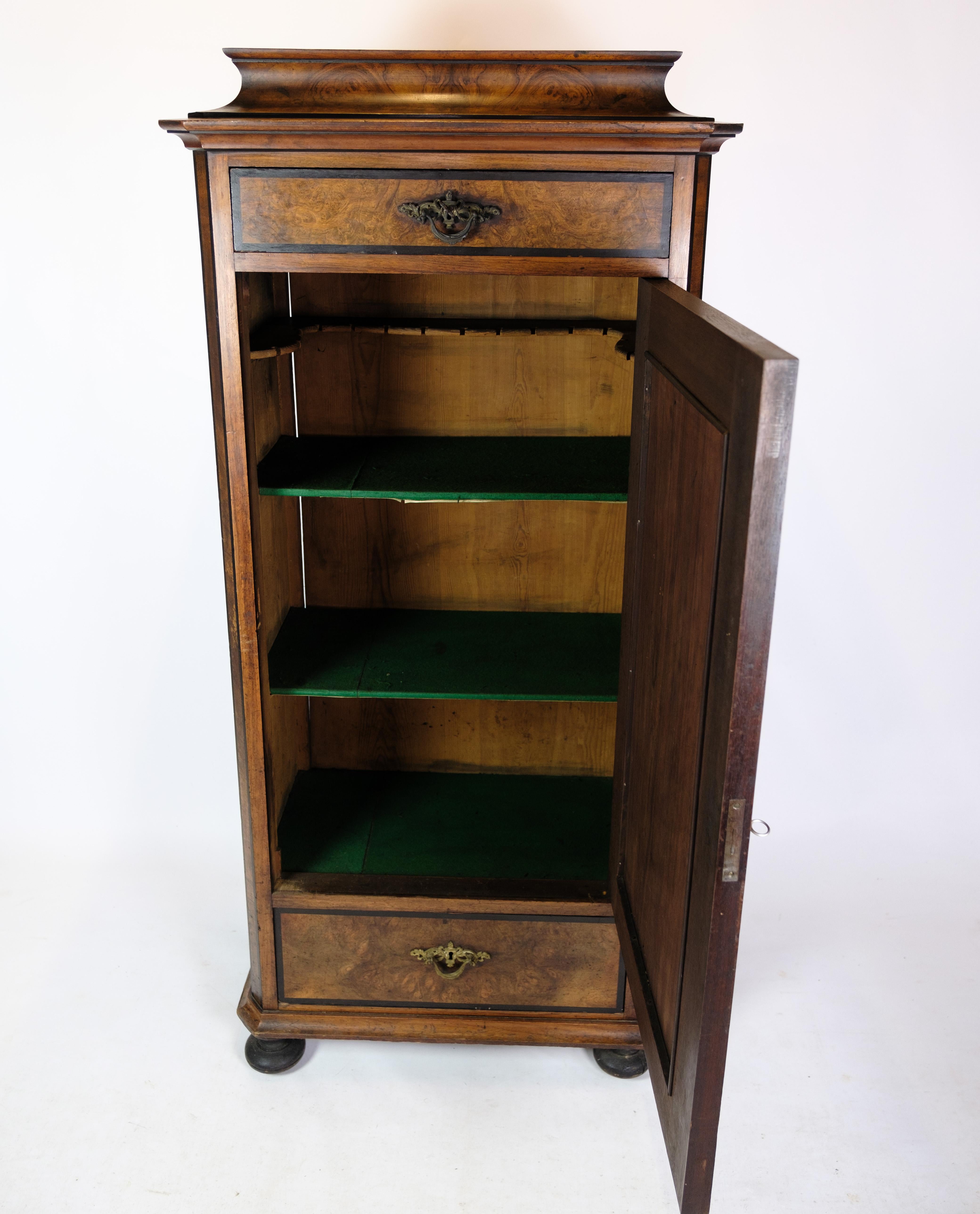 Tall cabinet of walnut, in great antique condition from the 1850s For Sale 8