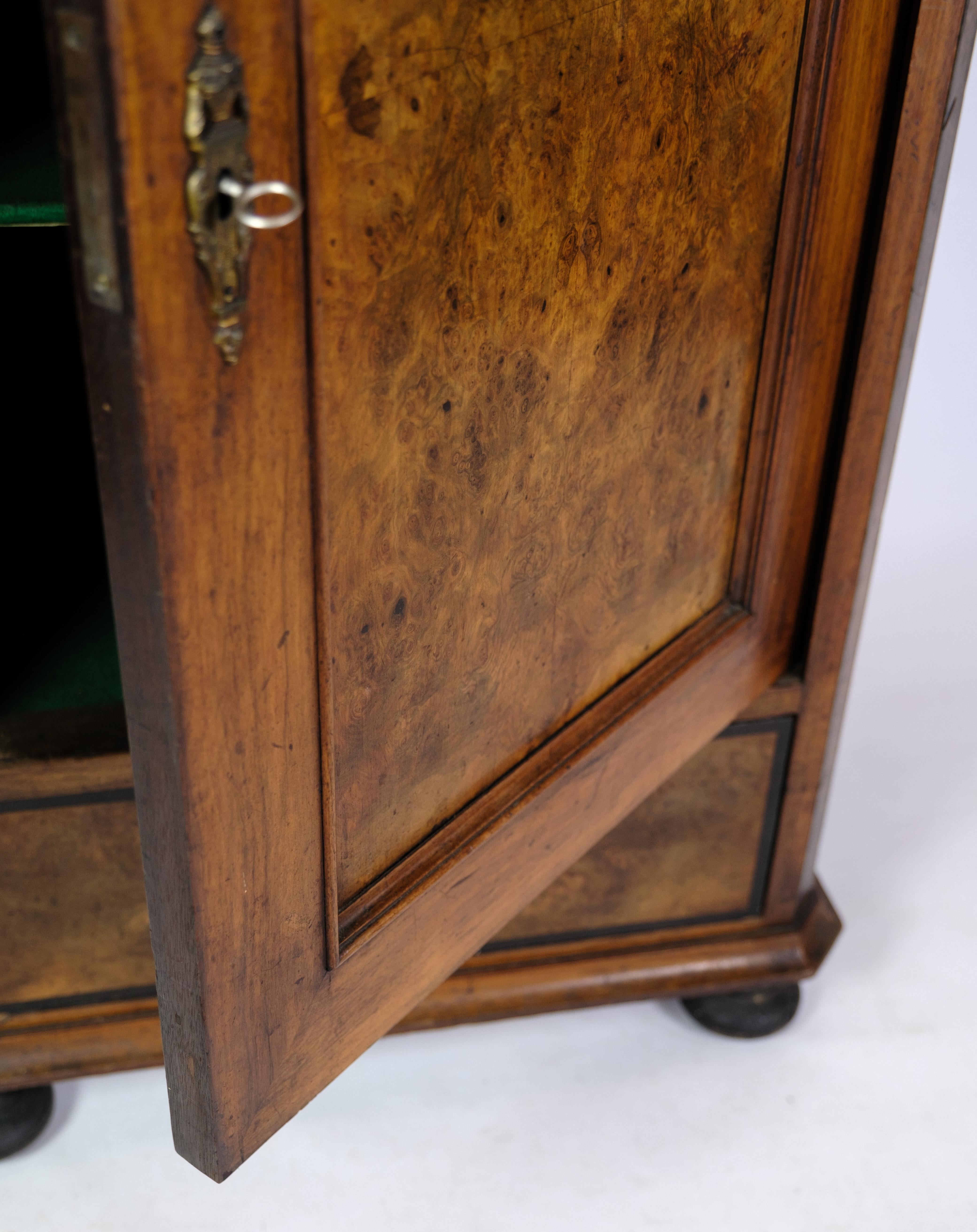 Tall cabinet of walnut, in great antique condition from the 1850s In Good Condition For Sale In Lejre, DK