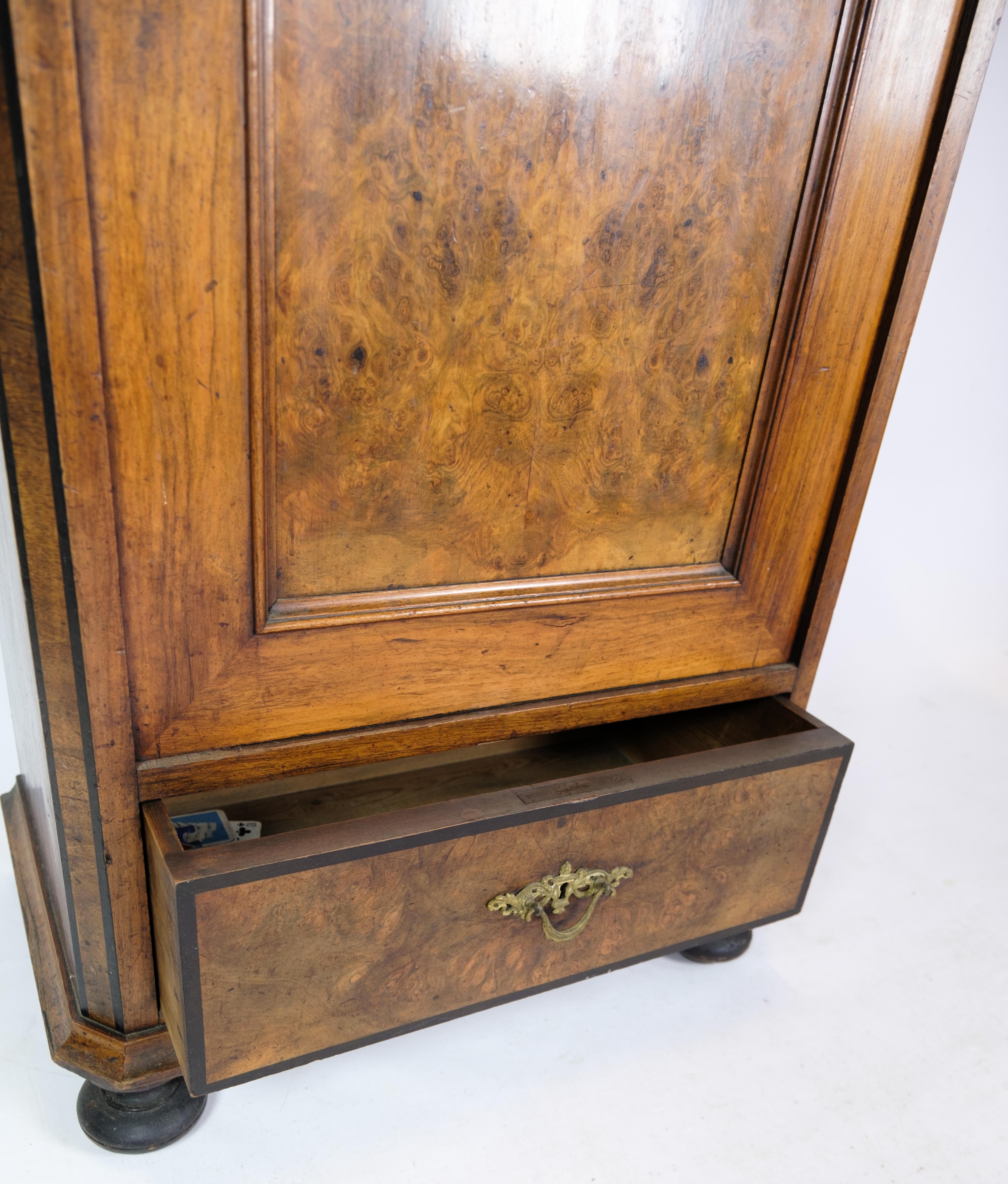 Mahogany Tall cabinet of walnut, in great antique condition from the 1850s For Sale