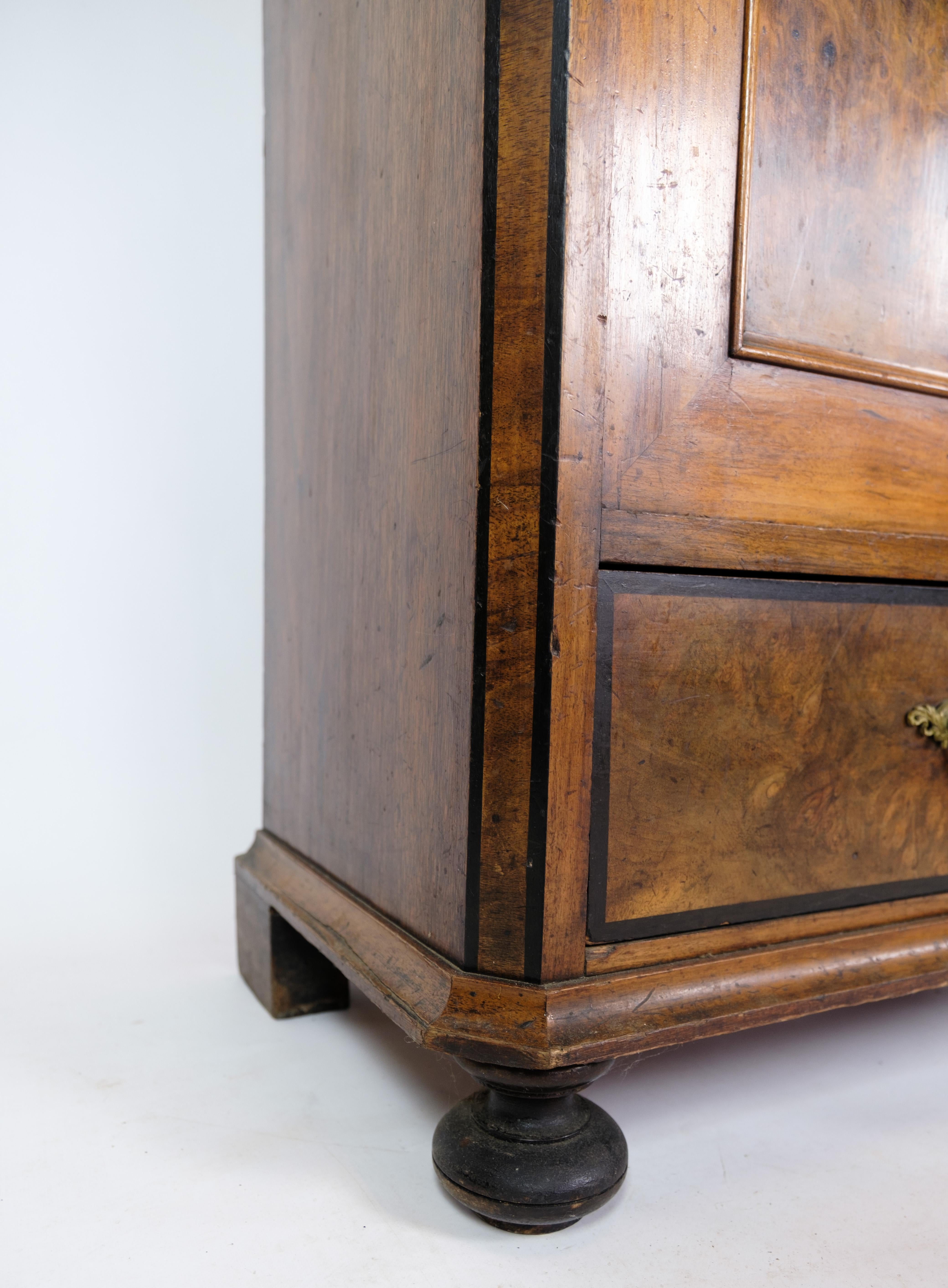 Tall cabinet of walnut, in great antique condition from the 1850s For Sale 2