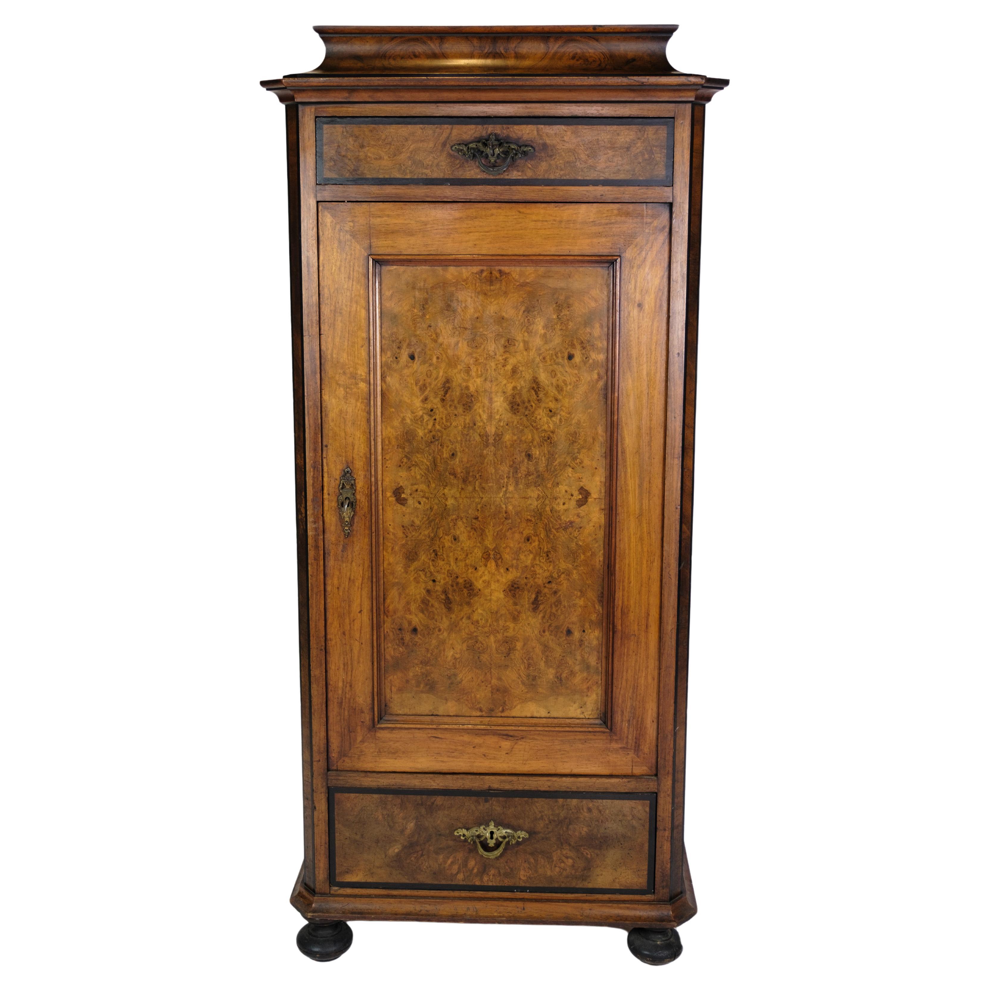 Tall cabinet of walnut, in great antique condition from the 1850s For Sale
