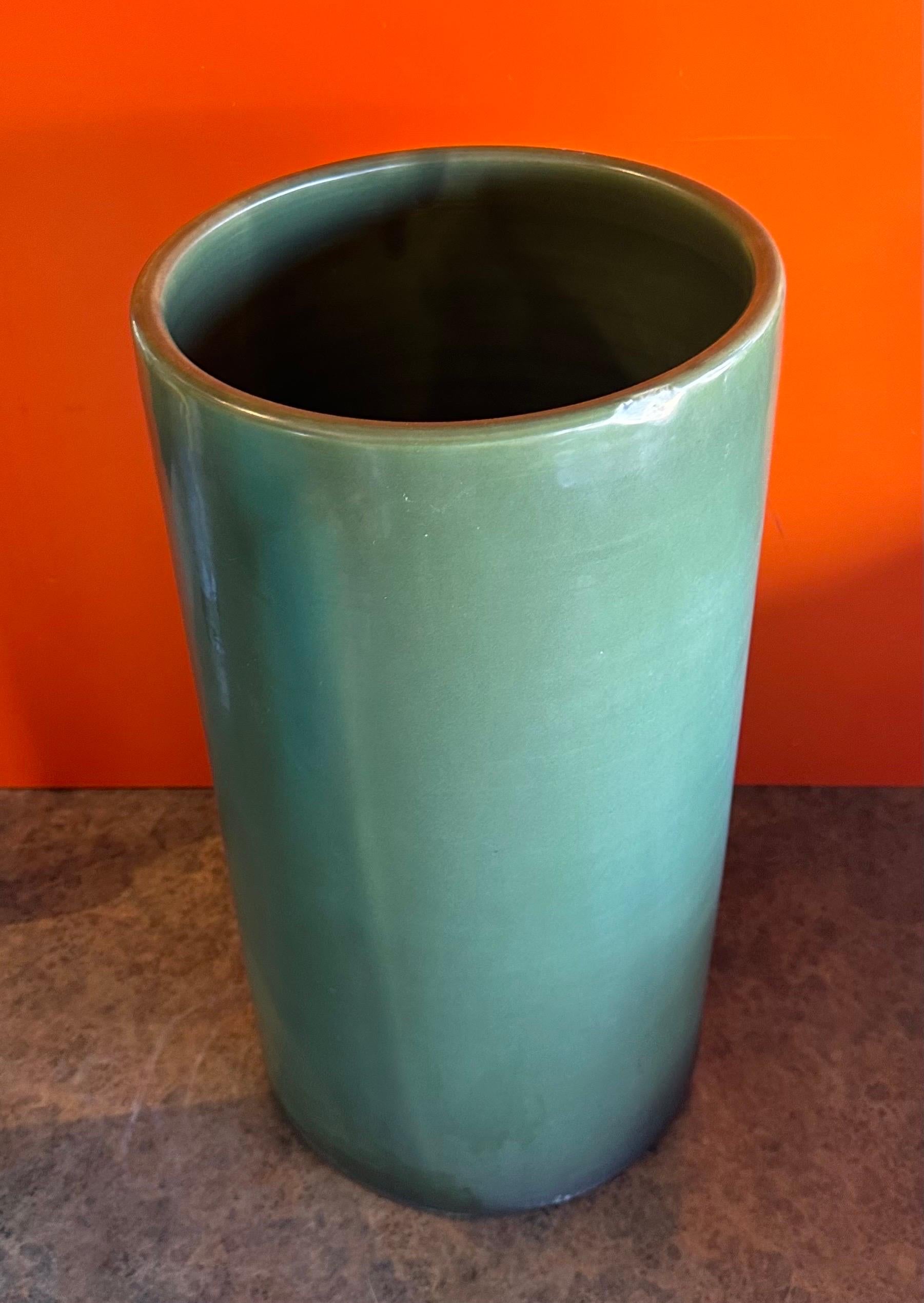 Tall California Design MCM Ceramic Planter in the Style of Gainey In Good Condition For Sale In San Diego, CA