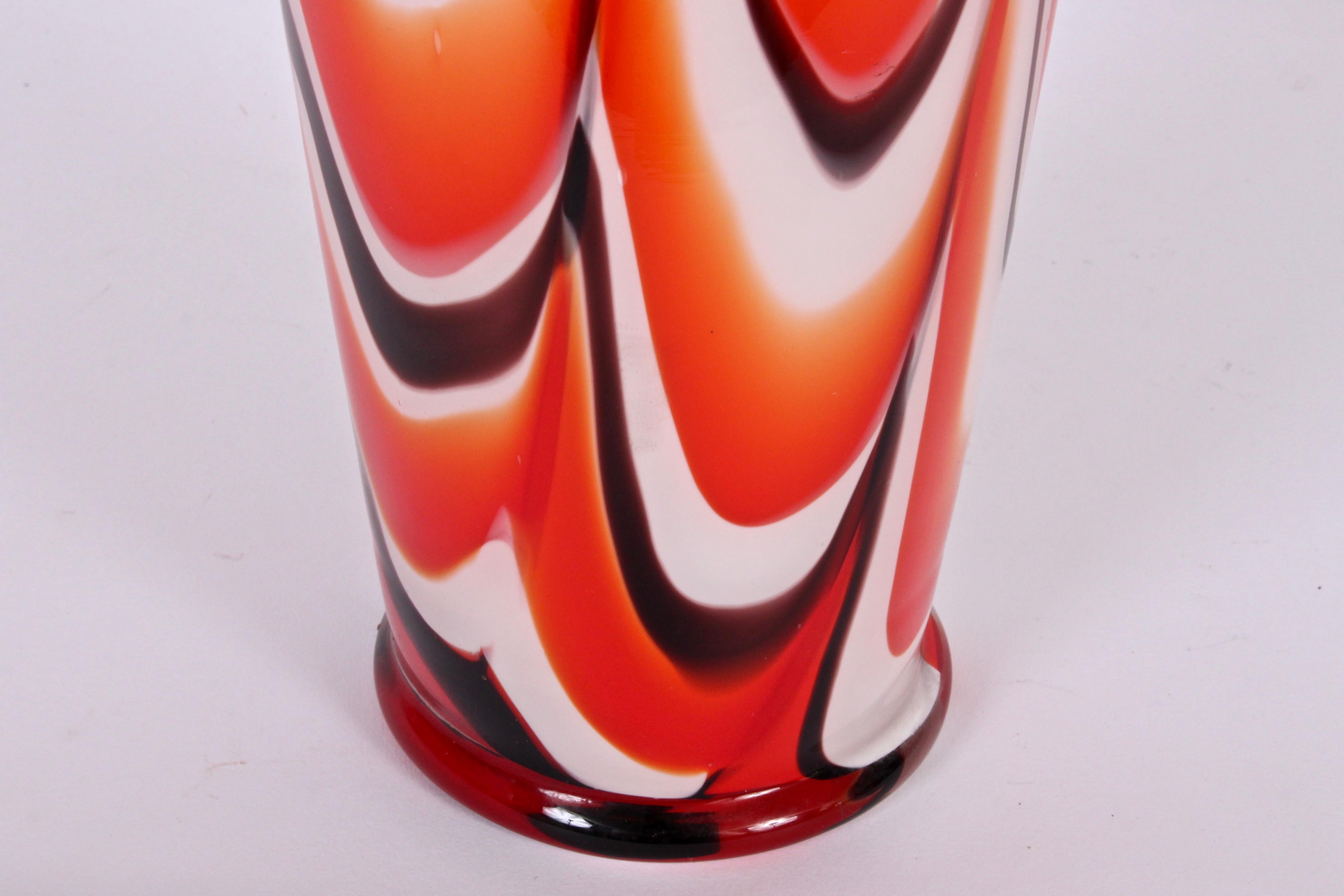 Große Carlo Moretti-Vase aus „Marmoriertem“ Muranoglas in Burgunder, Orange und Weiß, um 1970 (Moderne)