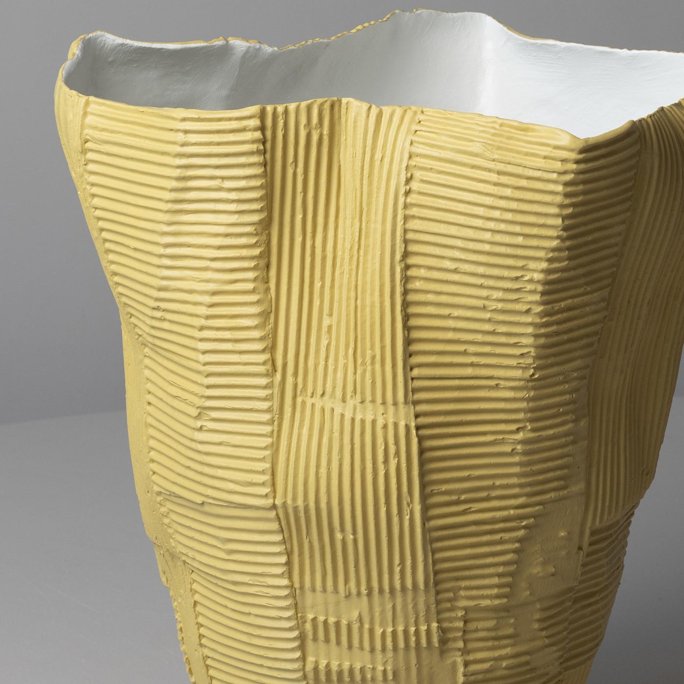 Vaso a ciotola alto Cartoccio E11/Senape Chiaro in vendita 2