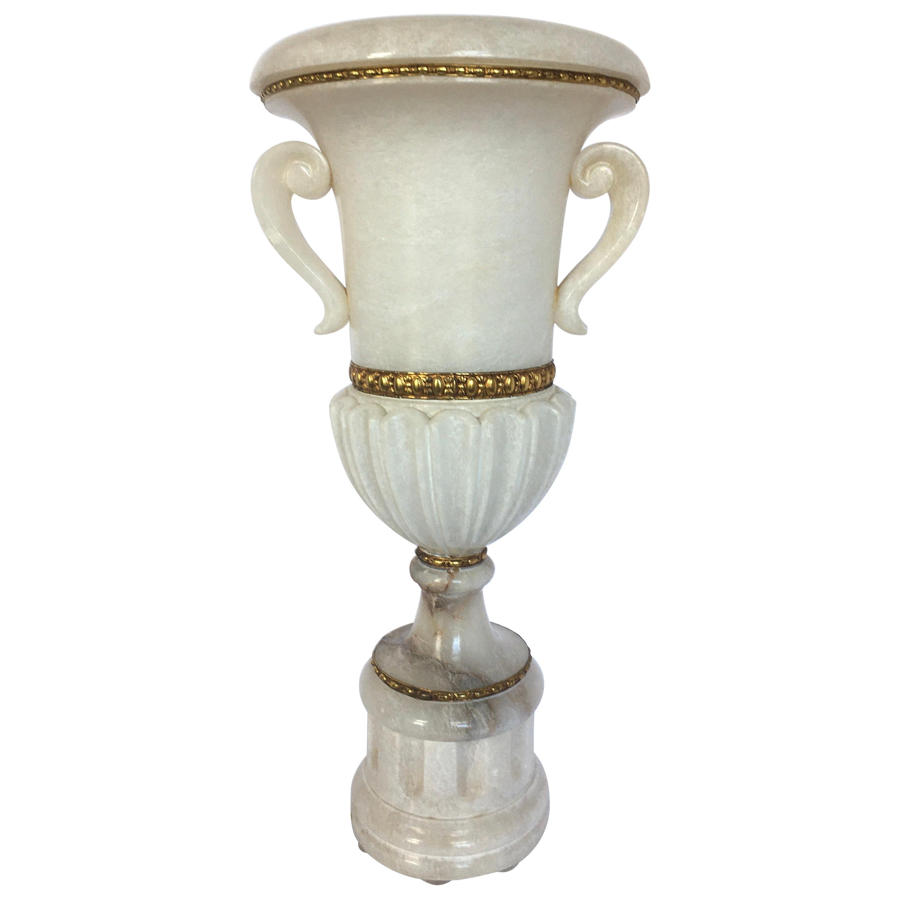 Lampada da tavolo alta con urna in marmo alabastro e bronzo, Italia