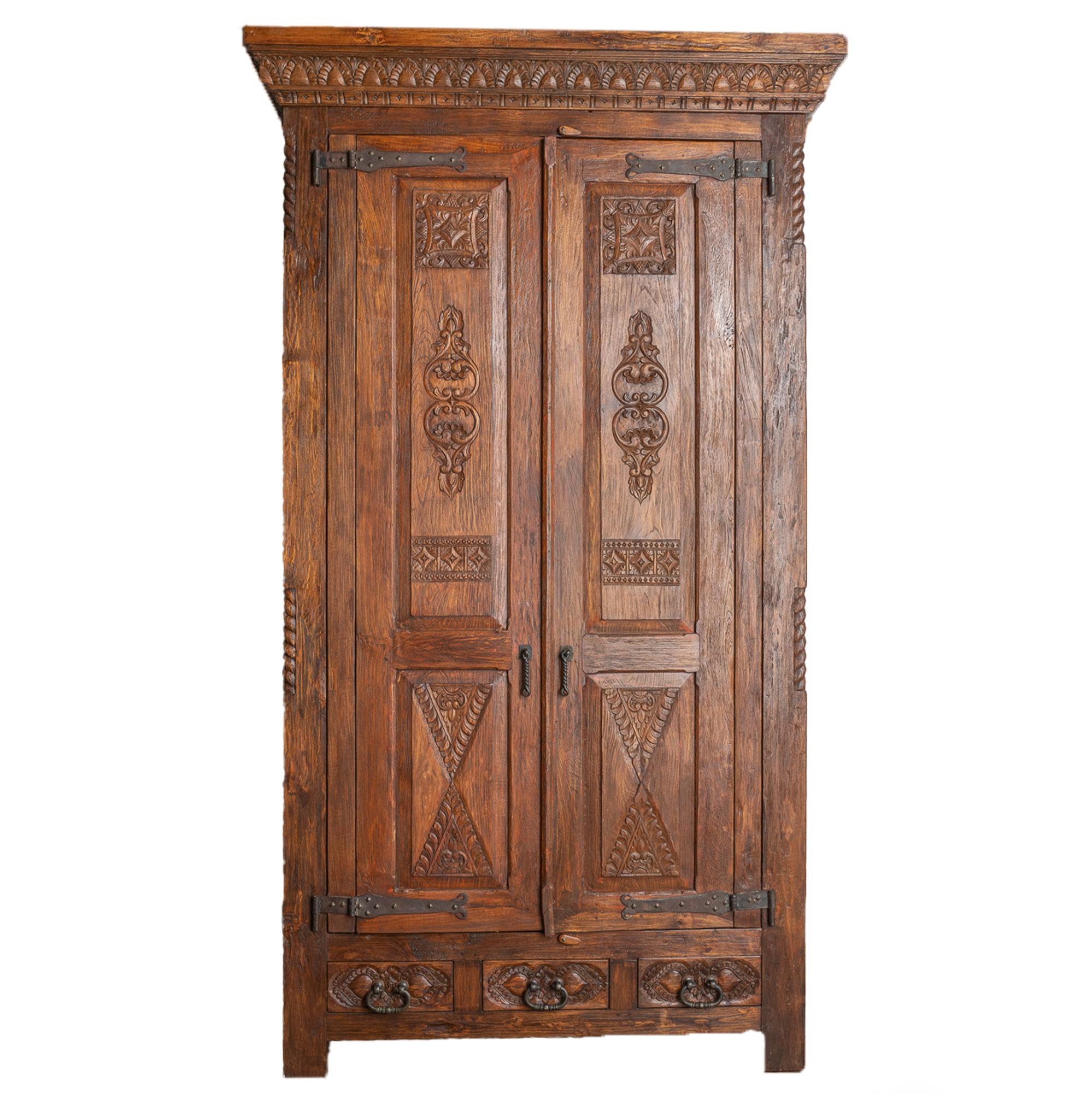 Tall Carved Oak Armoire, Mexico circa 1980 In Good Condition In Round Top, TX