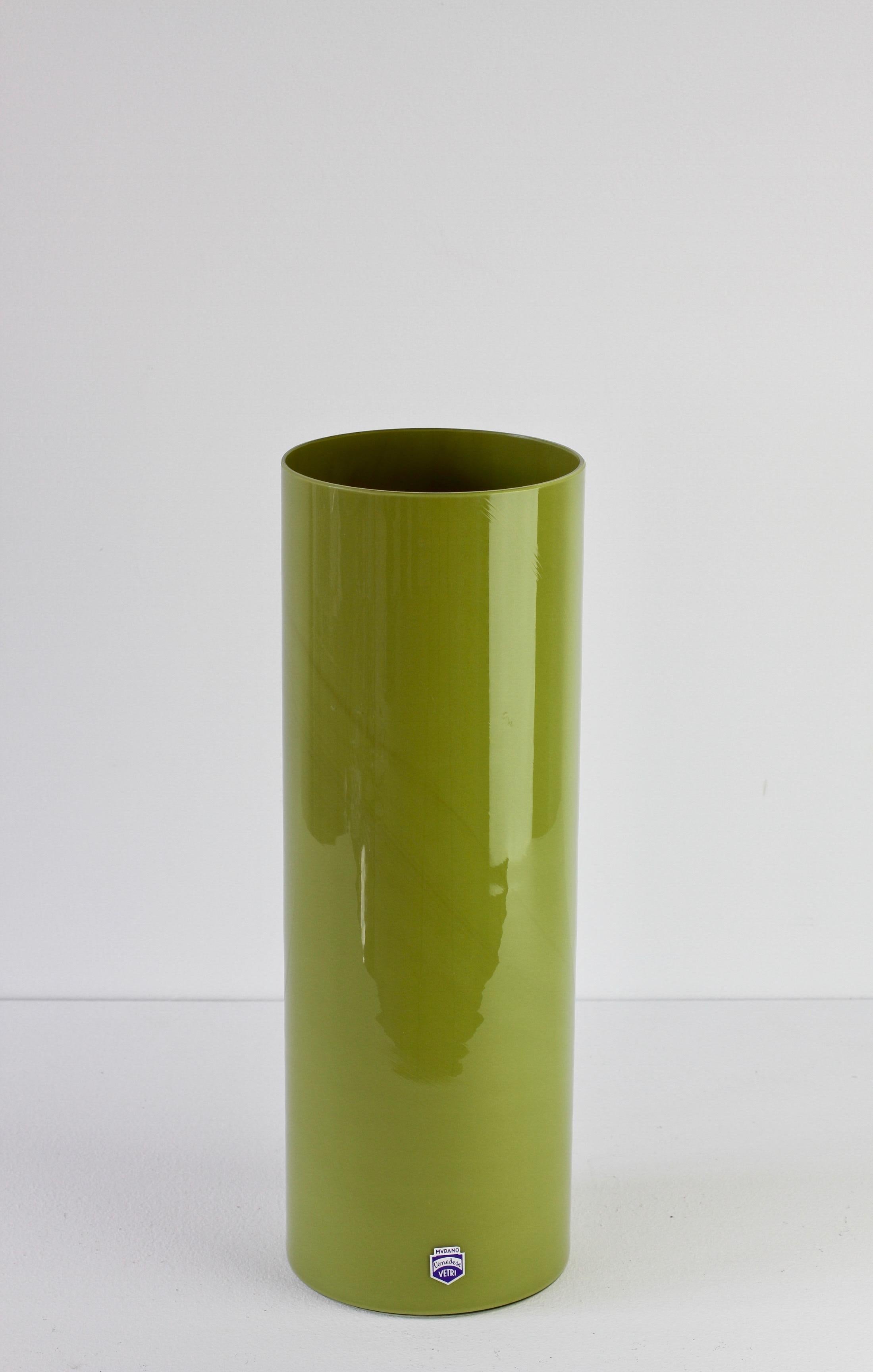 Tall Cenedese Moss Green Vintage Mid-Century Italian Murano Art Glass Vase In Good Condition For Sale In Landau an der Isar, Bayern