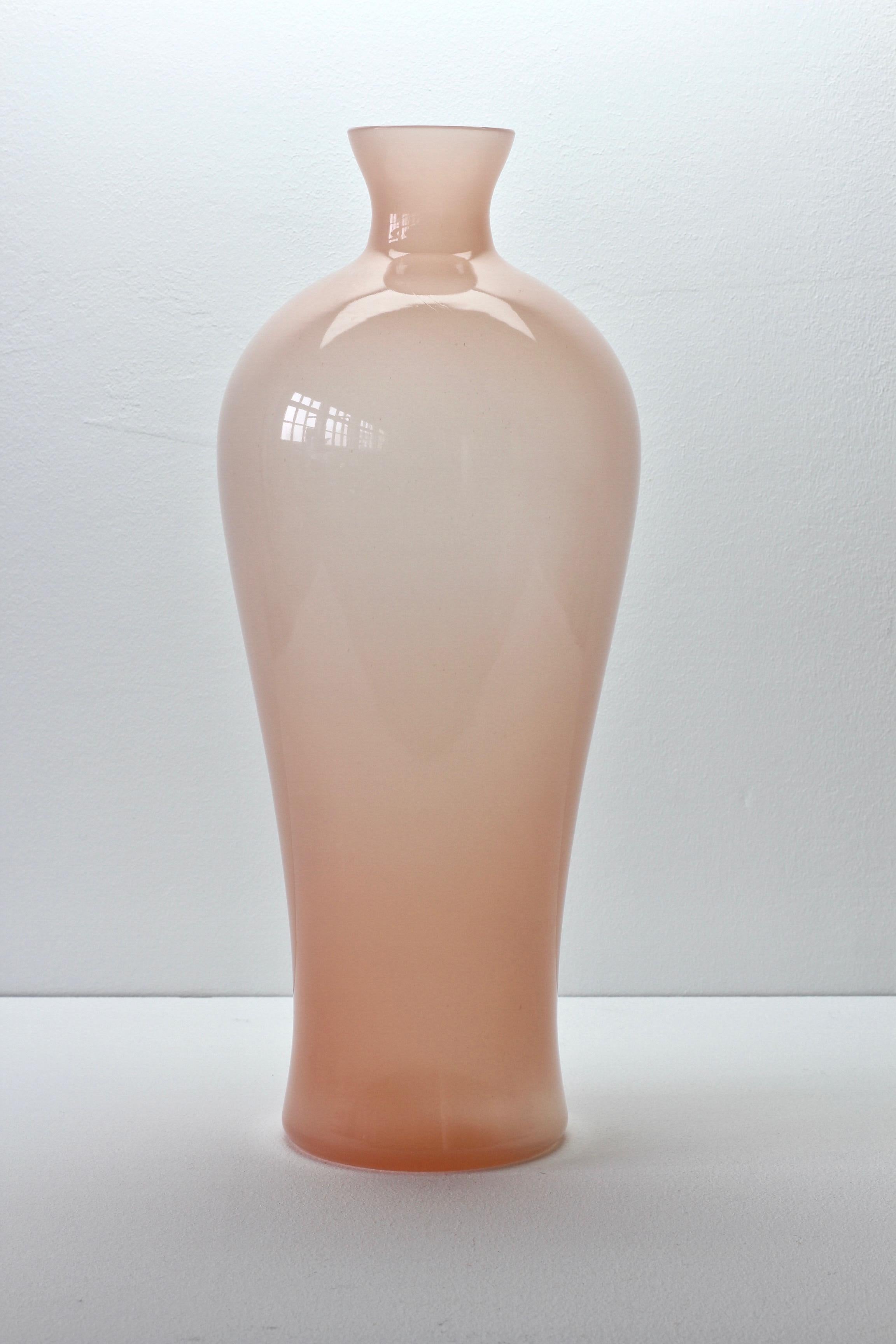 Hohe Cenedese Vintage Mitte des Jahrhunderts Rosa Italienisch Murano-Glas Tafelaufsatz Vase im Zustand „Gut“ in Landau an der Isar, Bayern