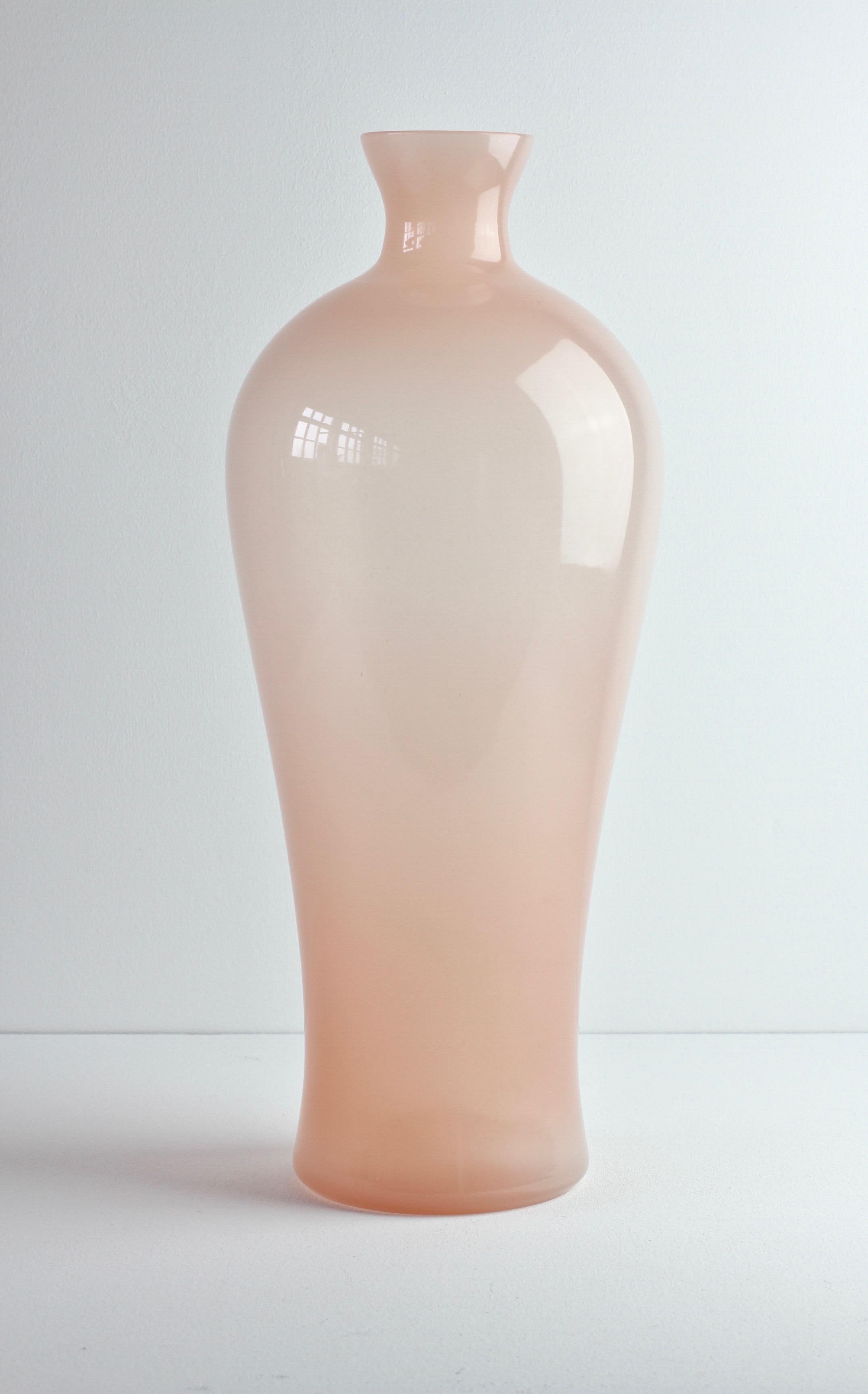 Hohe Cenedese Vintage Mitte des Jahrhunderts Rosa Italienisch Murano-Glas Tafelaufsatz Vase (20. Jahrhundert)