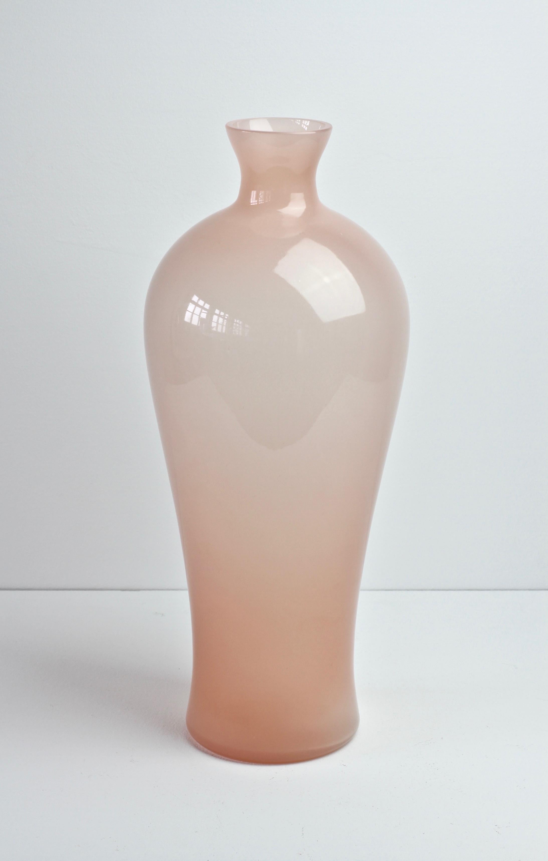 Hohe Cenedese Vintage Mitte des Jahrhunderts Rosa Italienisch Murano-Glas Tafelaufsatz Vase (Geblasenes Glas)