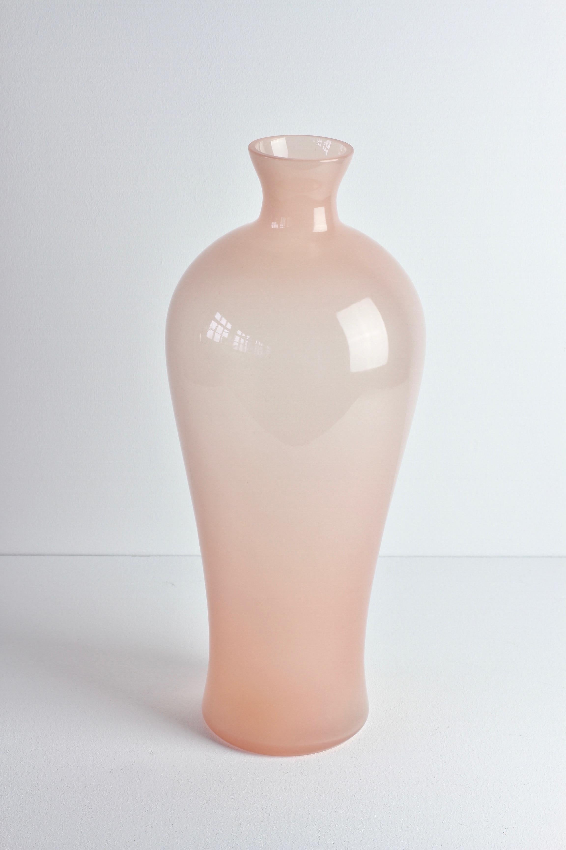 Hohe Cenedese Vintage Mitte des Jahrhunderts Rosa Italienisch Murano-Glas Tafelaufsatz Vase 1