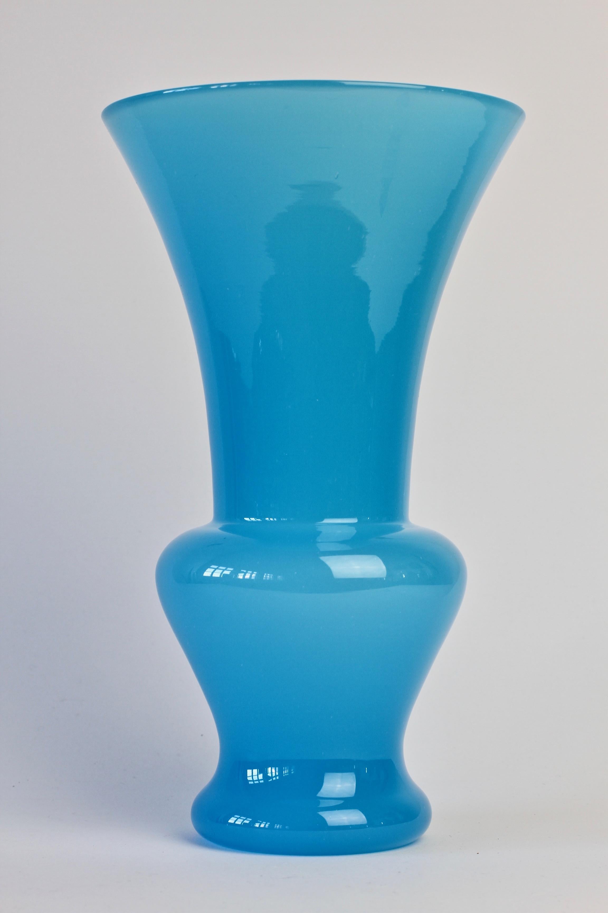 Vintage midcentury funnel necked vase by Cenedese Vetri of Murano, Italy. Elegant form and striking light opaline blue color/colour. 

Dimensions are: 24.5cm tall, 14.5cm at widest point.

   