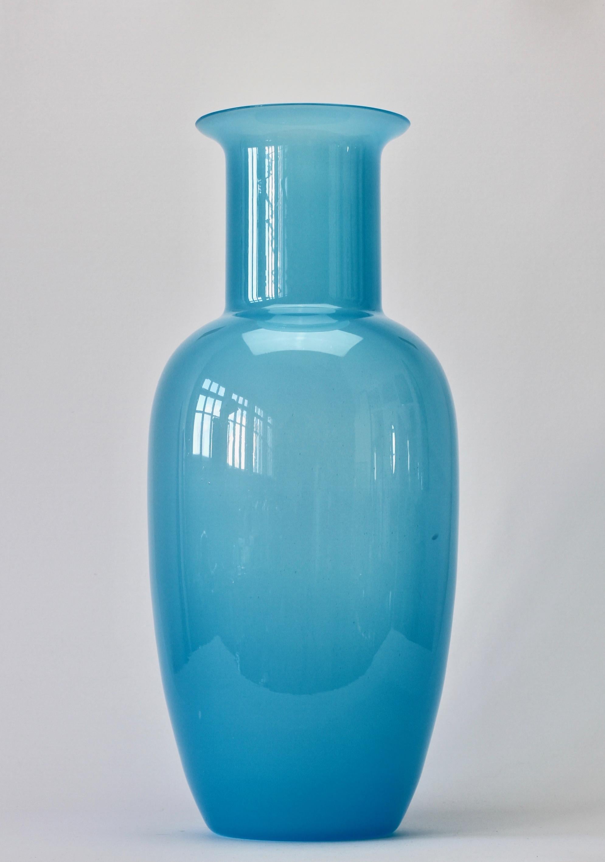 Tall Cenedese Vintage Midcentury Blue Italian Murano Glass Centrepiece Vase In Excellent Condition In Landau an der Isar, Bayern