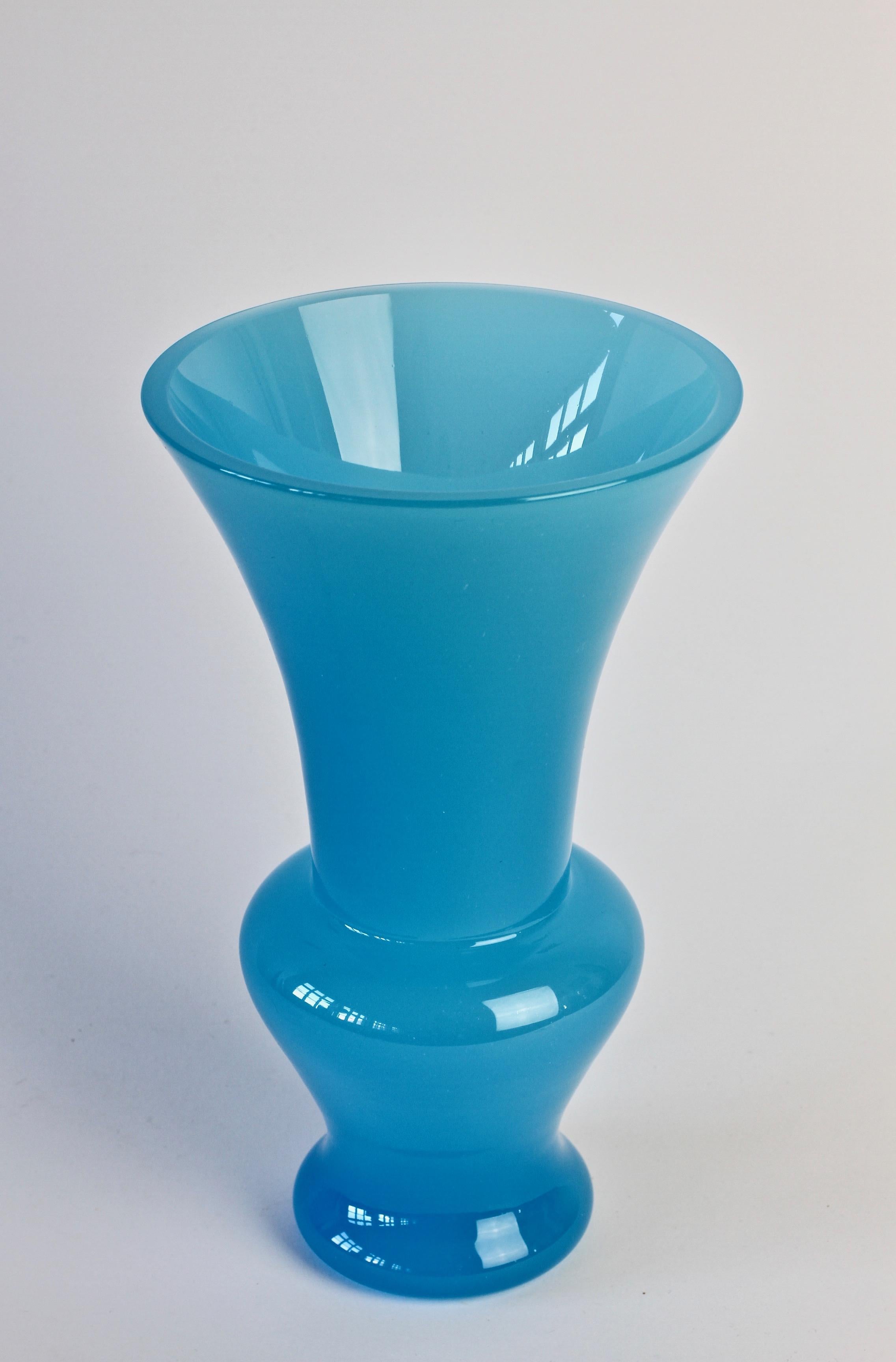 Mid-Century Modern Tall Cenedese Vintage Midcentury Blue Italian Murano Glass Centrepiece Vase