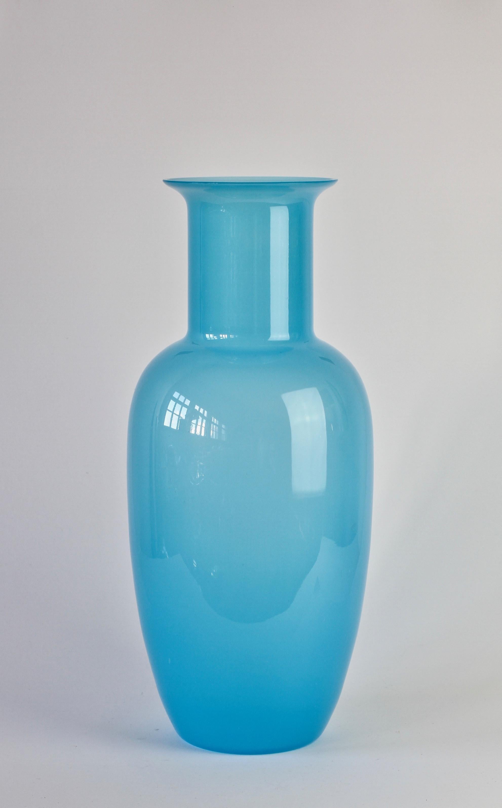 Tall Cenedese Vintage Midcentury Blue Italian Murano Glass Centrepiece Vase 3