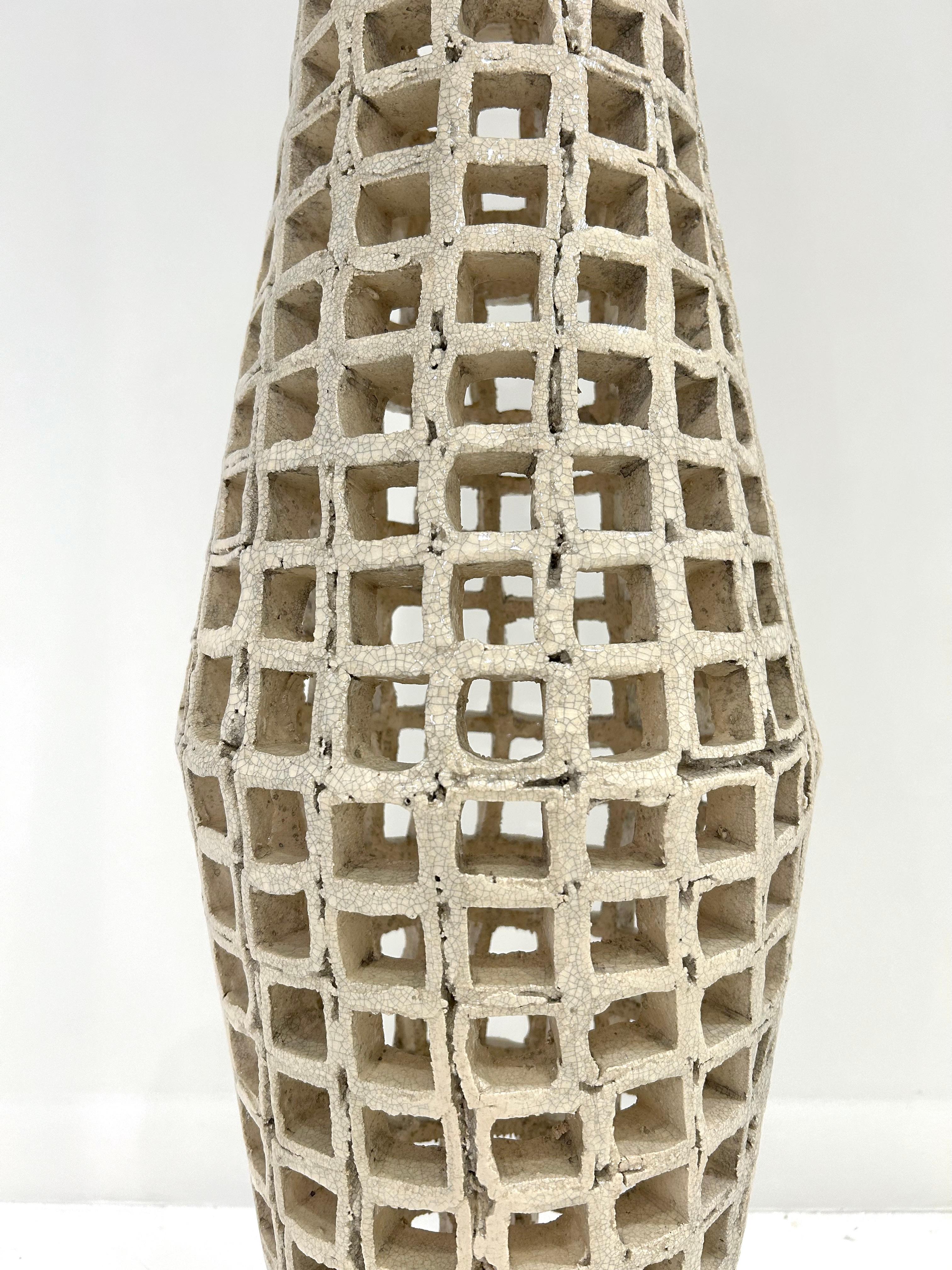 Tall Ceramic Sculpture by Matteo Naggi (21. Jahrhundert und zeitgenössisch) im Angebot
