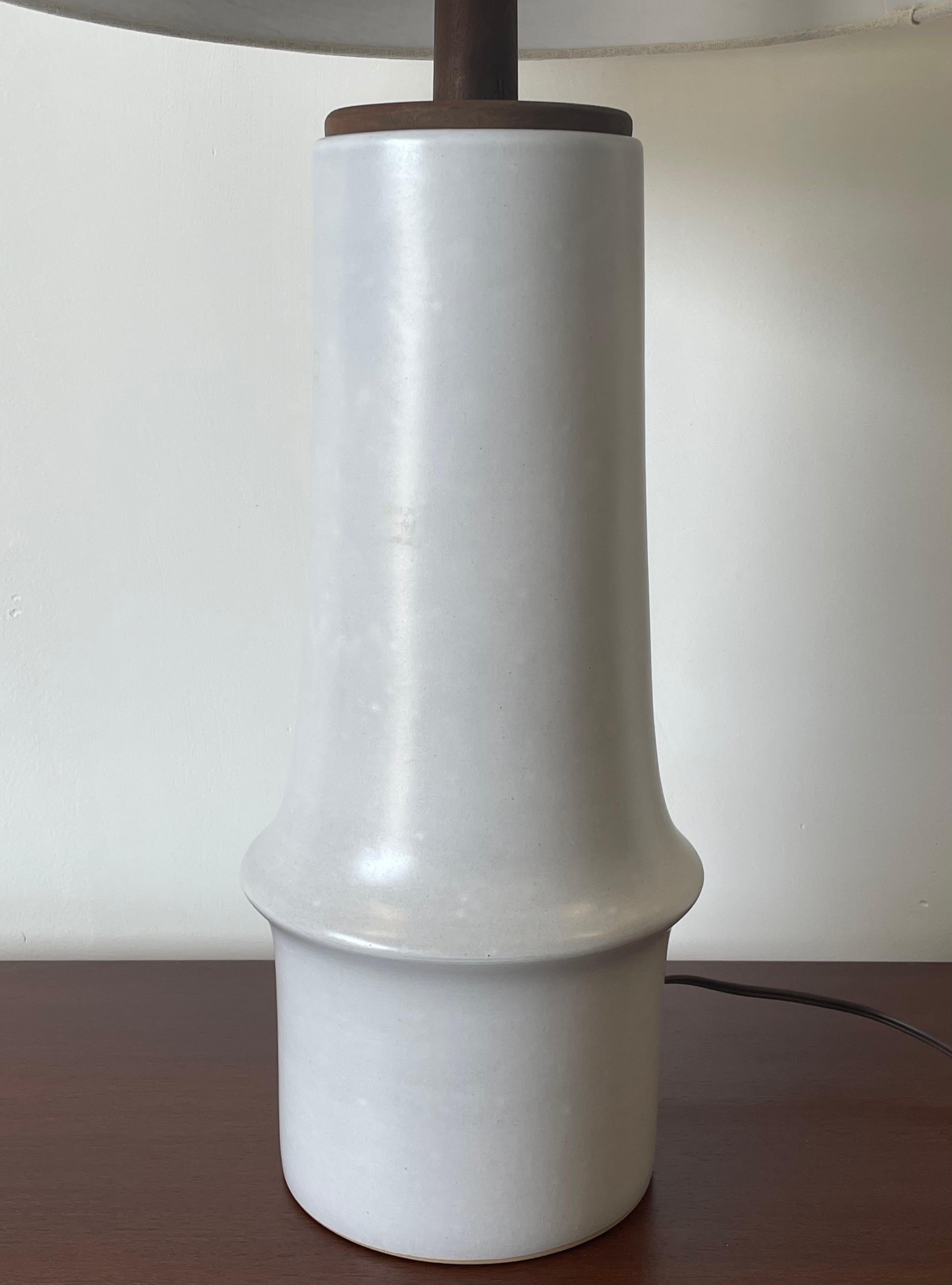 Mid-Century Modern Tall Ceramic Table Lamp by Jane and Gordon Martz For Sale