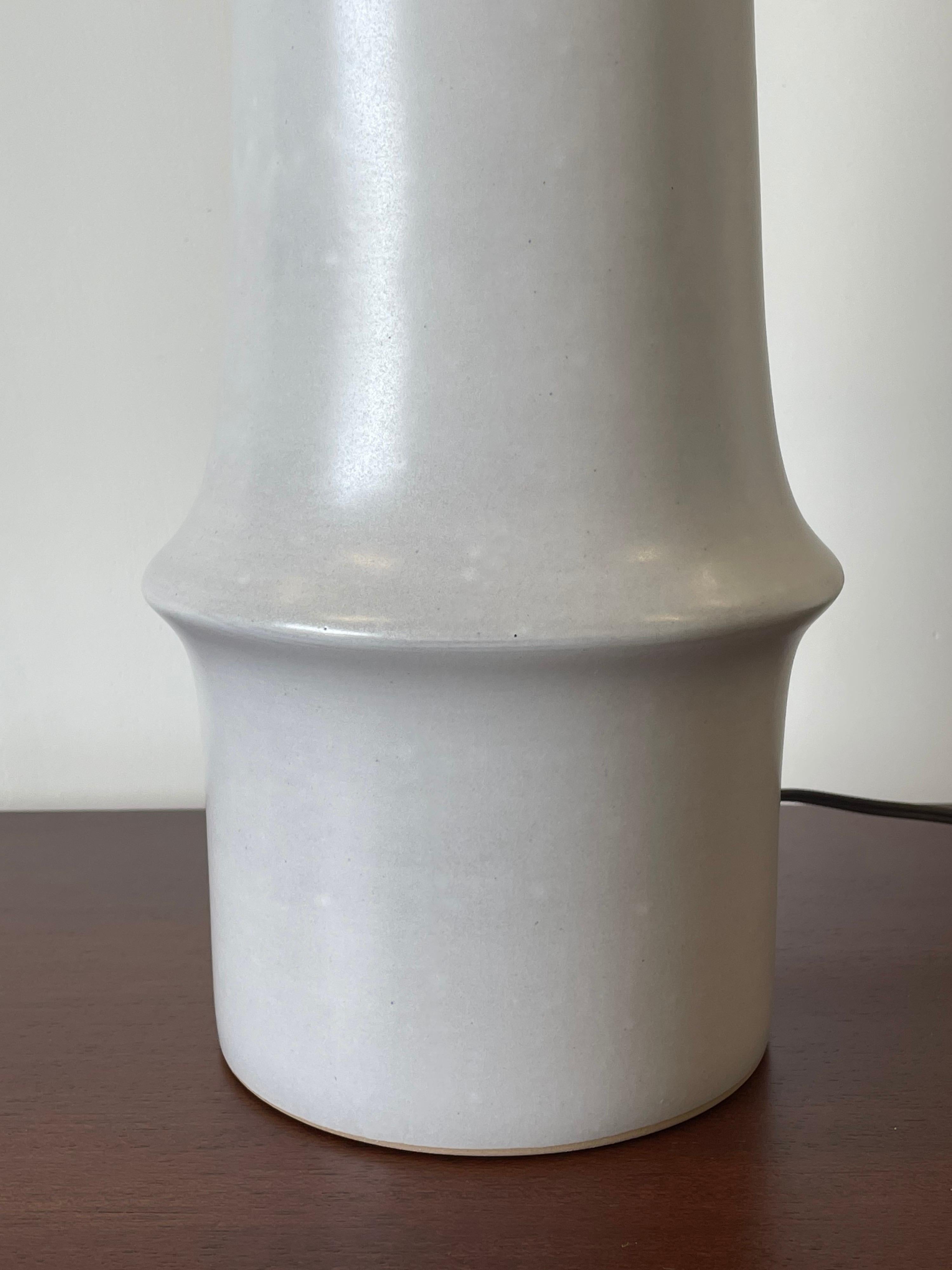 Tall Ceramic Table Lamp by Jane and Gordon Martz In Good Condition For Sale In St.Petersburg, FL