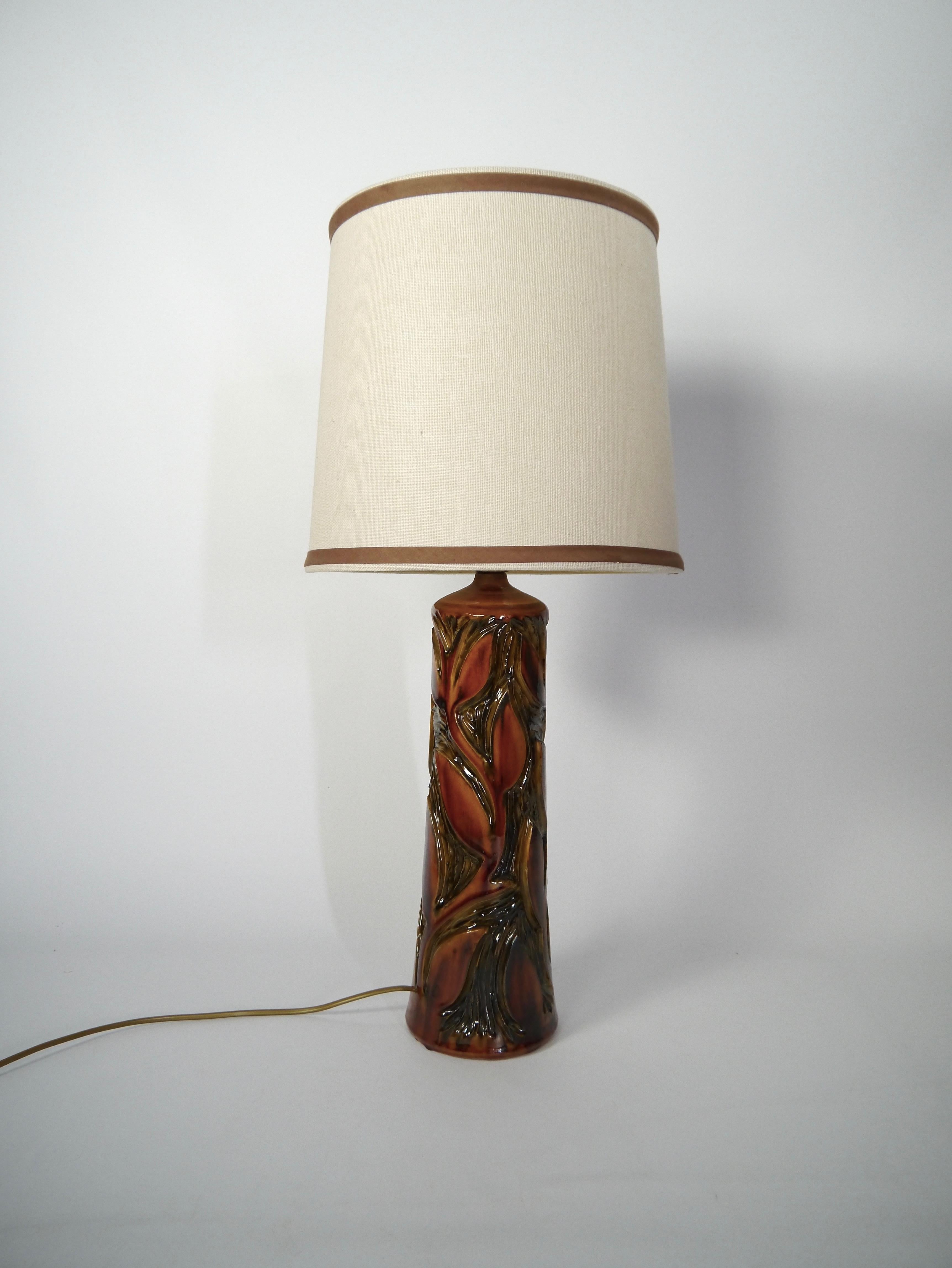 Tall ceramic table lamp handmade by Danish ceramist Rolf Tiemroth (1917-2009), during his time in Norway 1970s. Organic leaf / floral pattern, dark red to burnt orange and brown glazing.