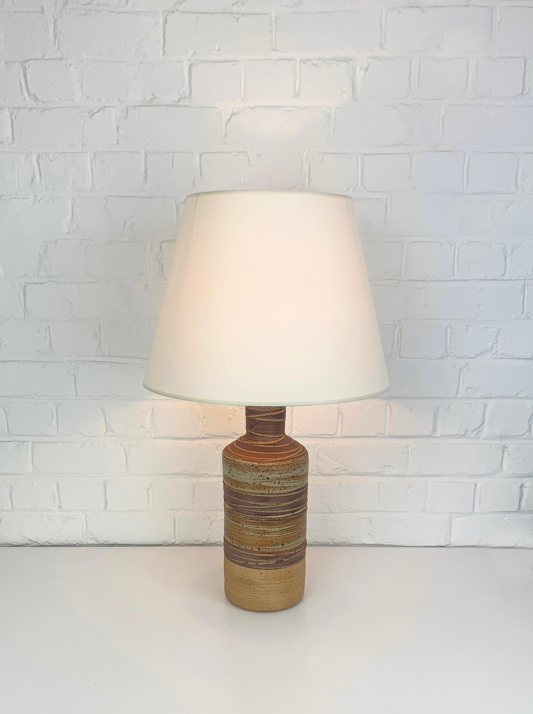 Tall Ceramic table lamp Tue Poulsen Denmark stoneware natural brown earth colors In Good Condition For Sale In Vorst, BE