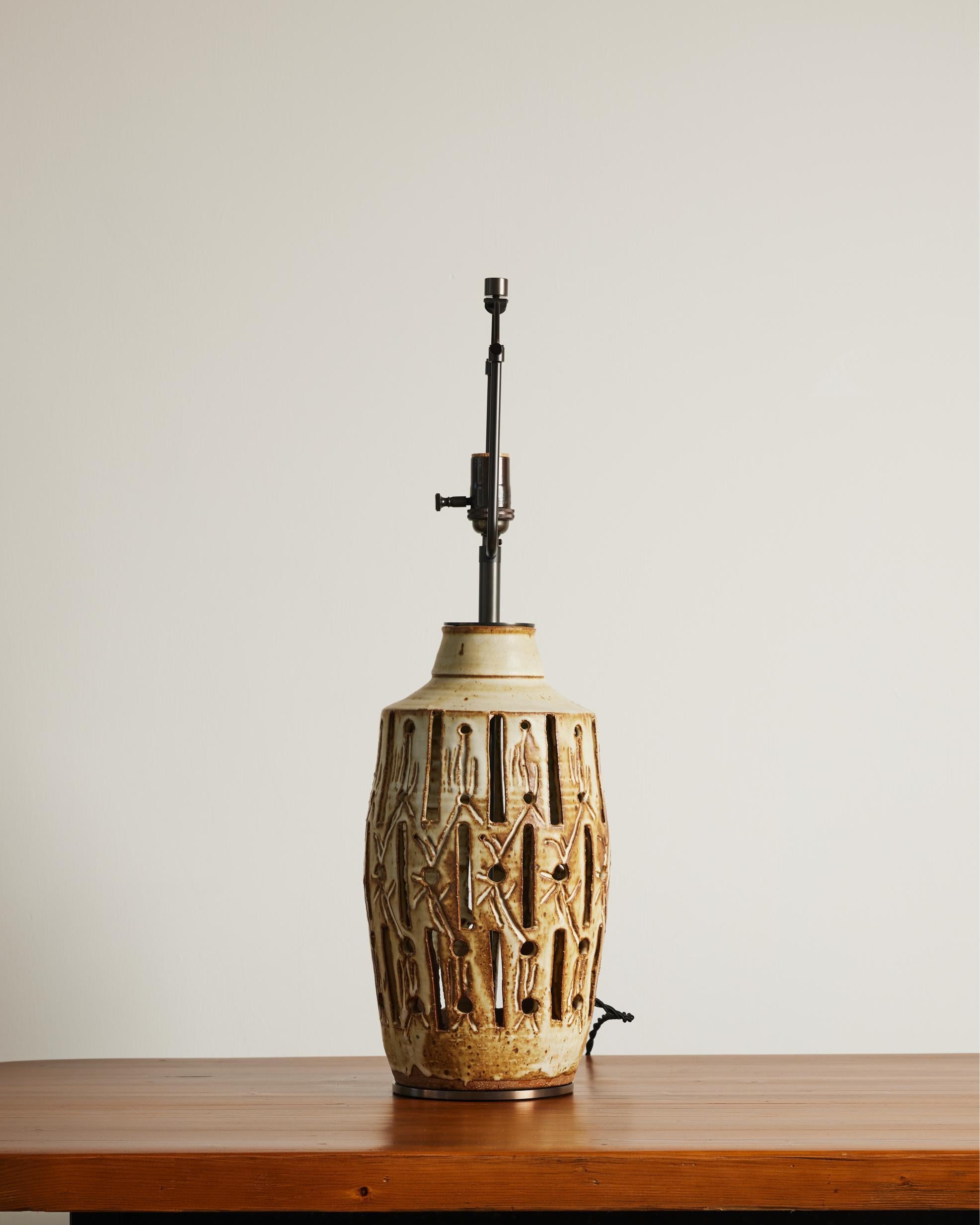 Tall Ceramic Table Lamp with Incised Details, Scandinavia, c. 1960 In Good Condition For Sale In New York City, NY