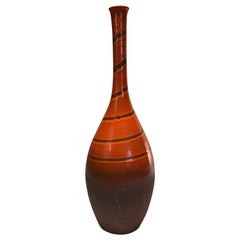 Grand vase en céramique dans les tons rouge-orange, Œuvre française, vers 1950