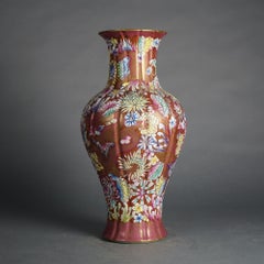 Große chinesische polychromierte emaillierte floral verzierte Keramikvase 20.Jh.