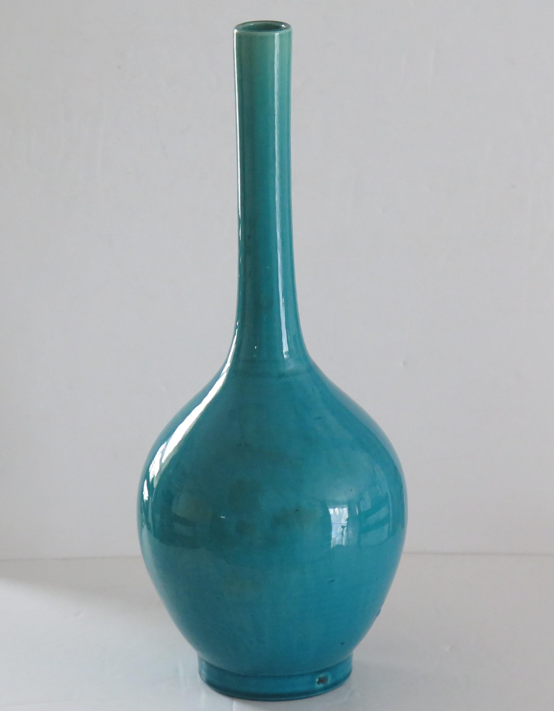 Tall Chinese Porcelain Bottle Vase Turquoise-Blue, Qing Early 19th Century In Good Condition In Lincoln, Lincolnshire