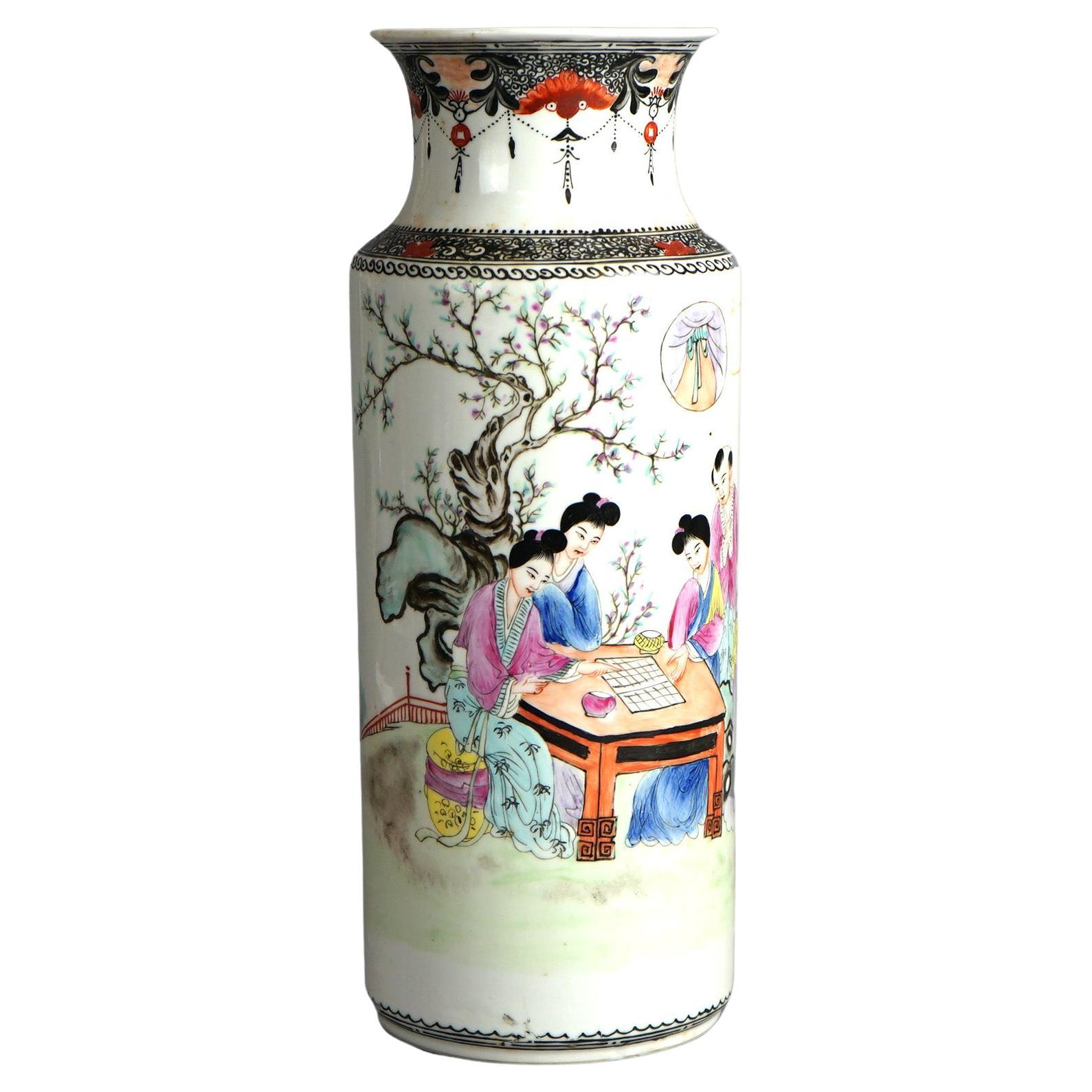 Grand vase en porcelaine chinoise avec scène de genre de jardin 20e siècle