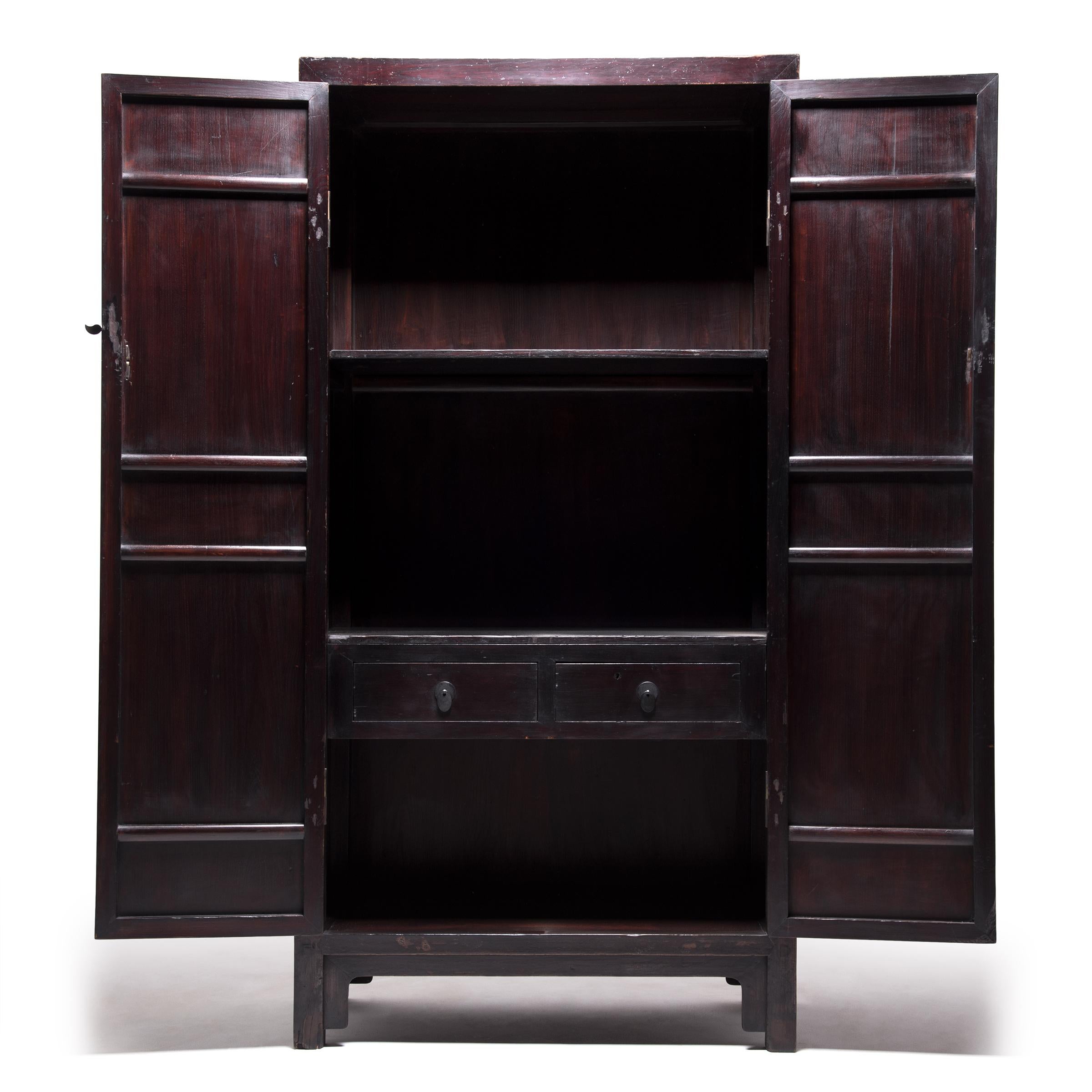 Chinois Grande armoire d'angle carre chinoise, vers 1850 en vente