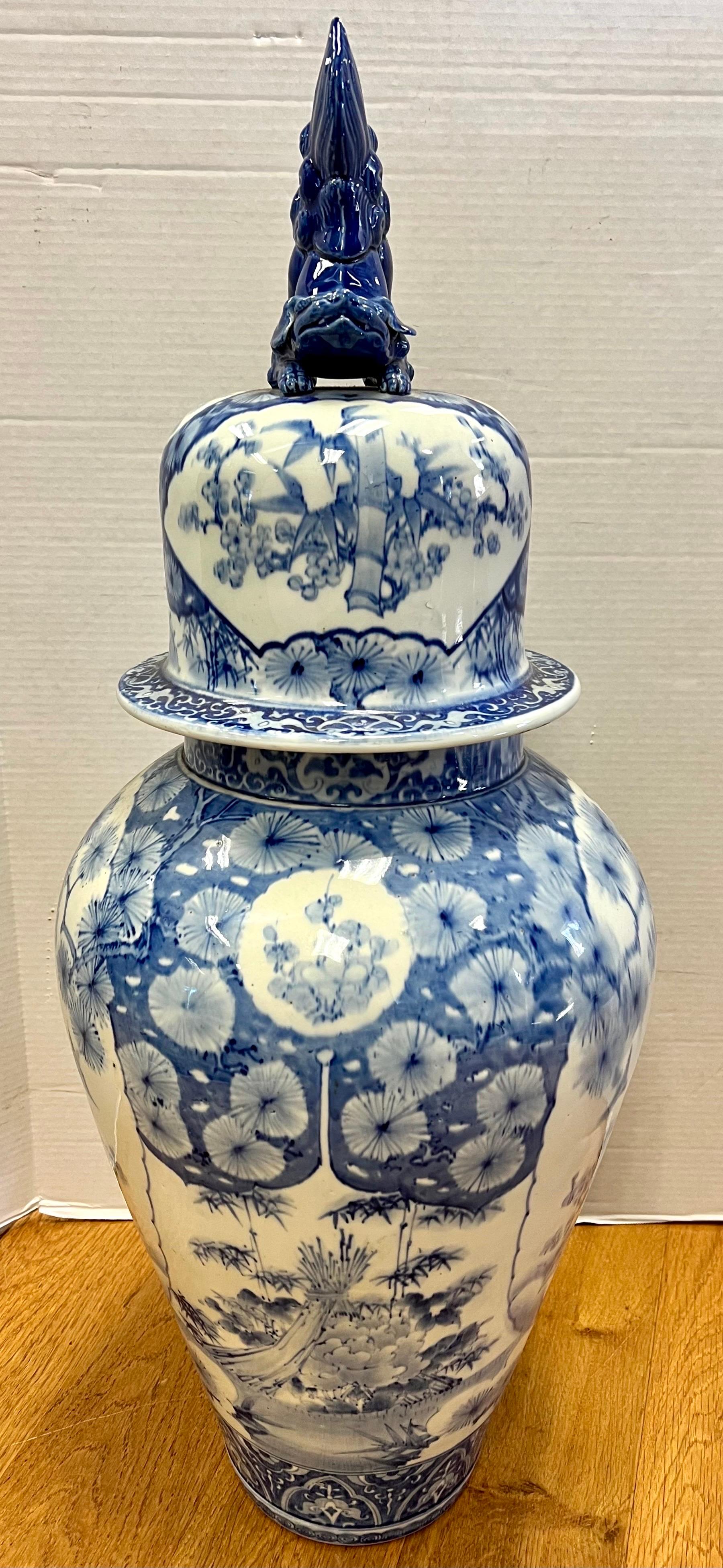 Tall Chinoiserie Blue and White Ginger Jar Urn with Foo Dog In Good Condition For Sale In West Hartford, CT