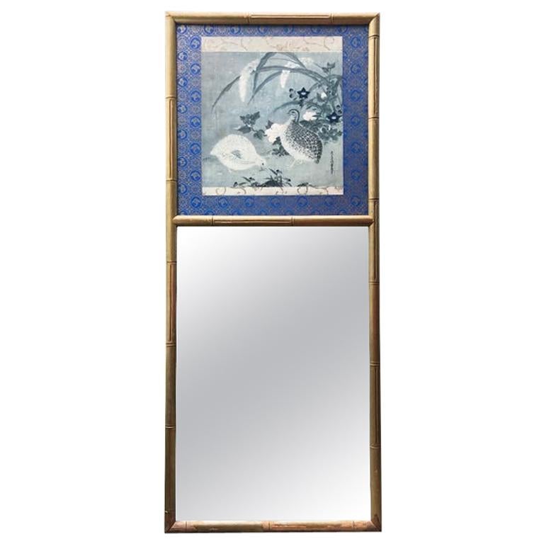 Grand miroir chinoiserie en faux bambou doré avec imprimé oiseaux en bleu et or