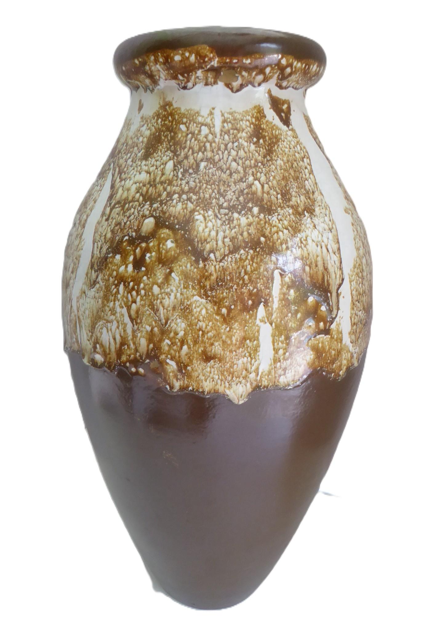 Americano Vaso da terra alto con smalto lavico al cioccolato in ceramica anni '40 USA in vendita