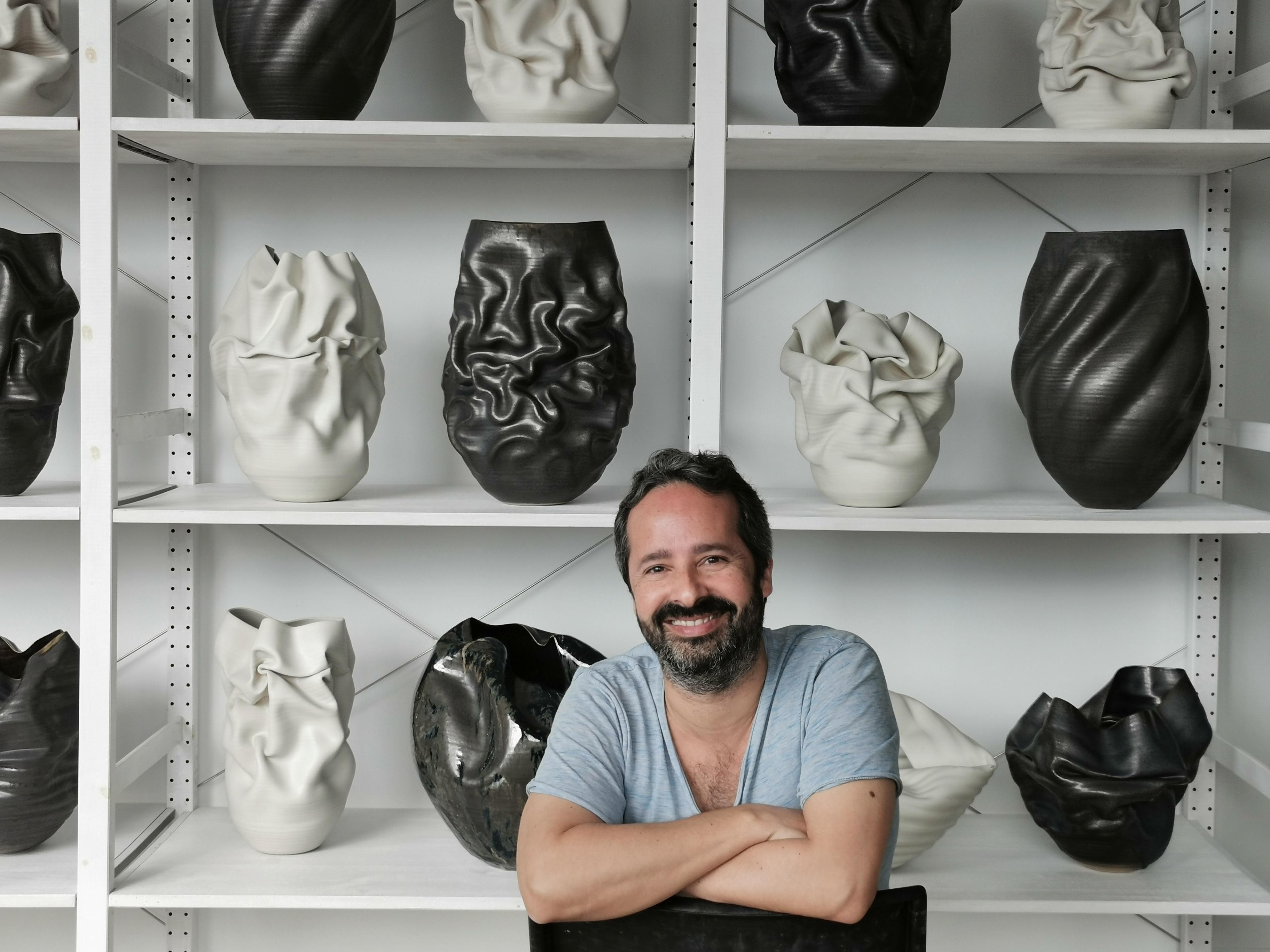 Grande sculpture en céramique en forme d'effondrement avec glaçure mouchetée blanche n° 93 en vente 3