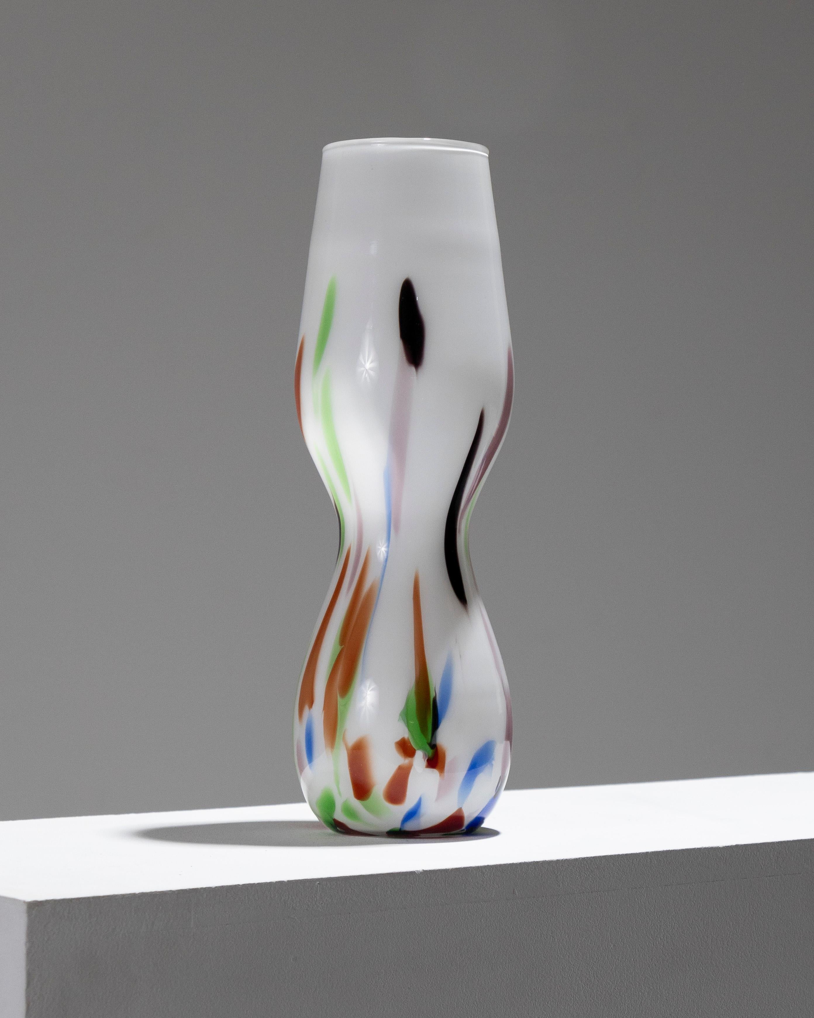Mid-Century moderno Tall Colored Blown Glass Vase, 1960s in vendita