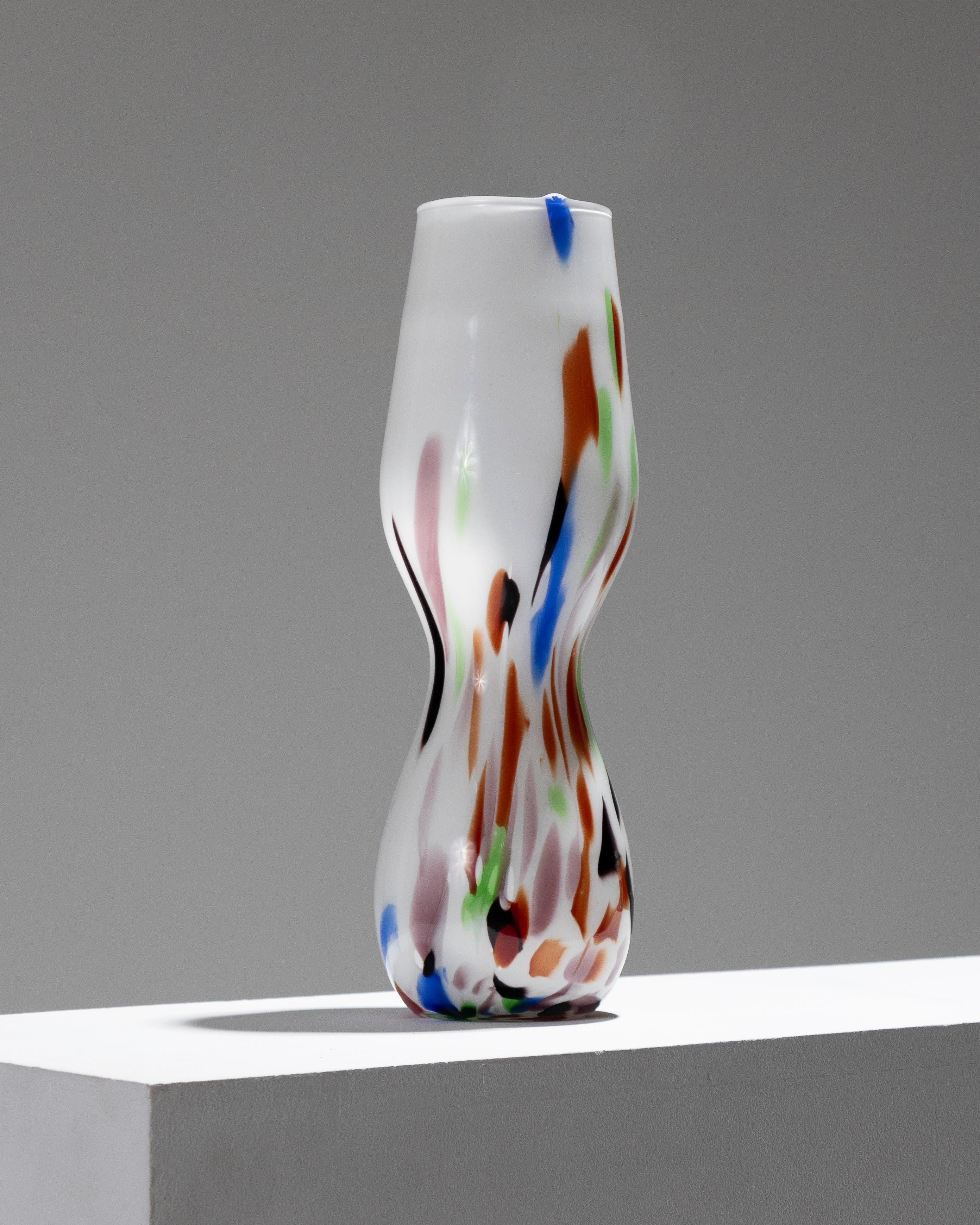 Tall Colored Blown Glass Vase, 1960s In condizioni buone in vendita a PARIS, FR