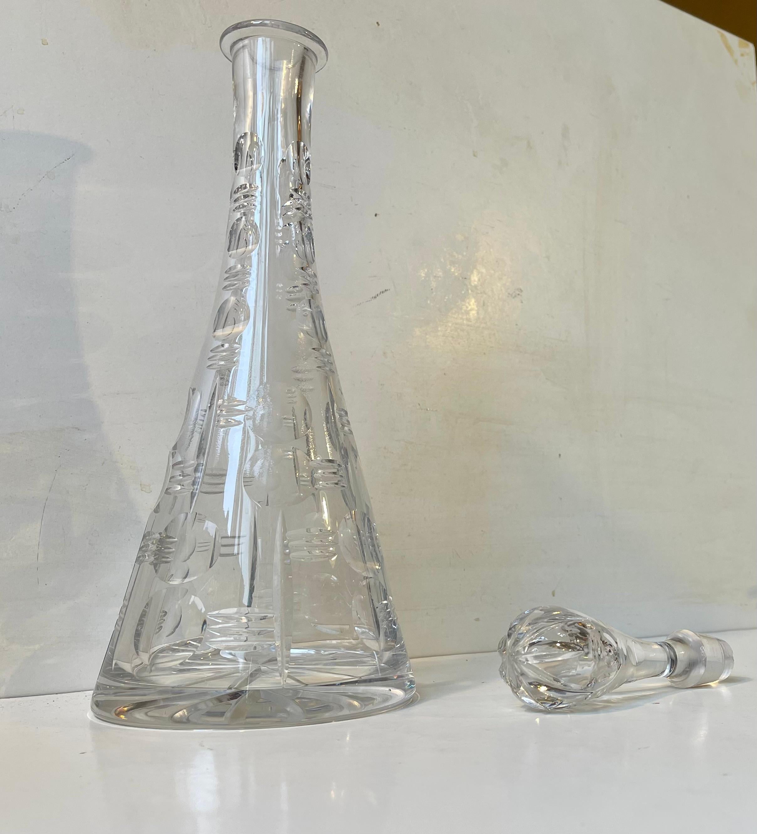 Decantador Alto Cónico de Cristal Tallado Art Decó de Holmegaard Danés en venta